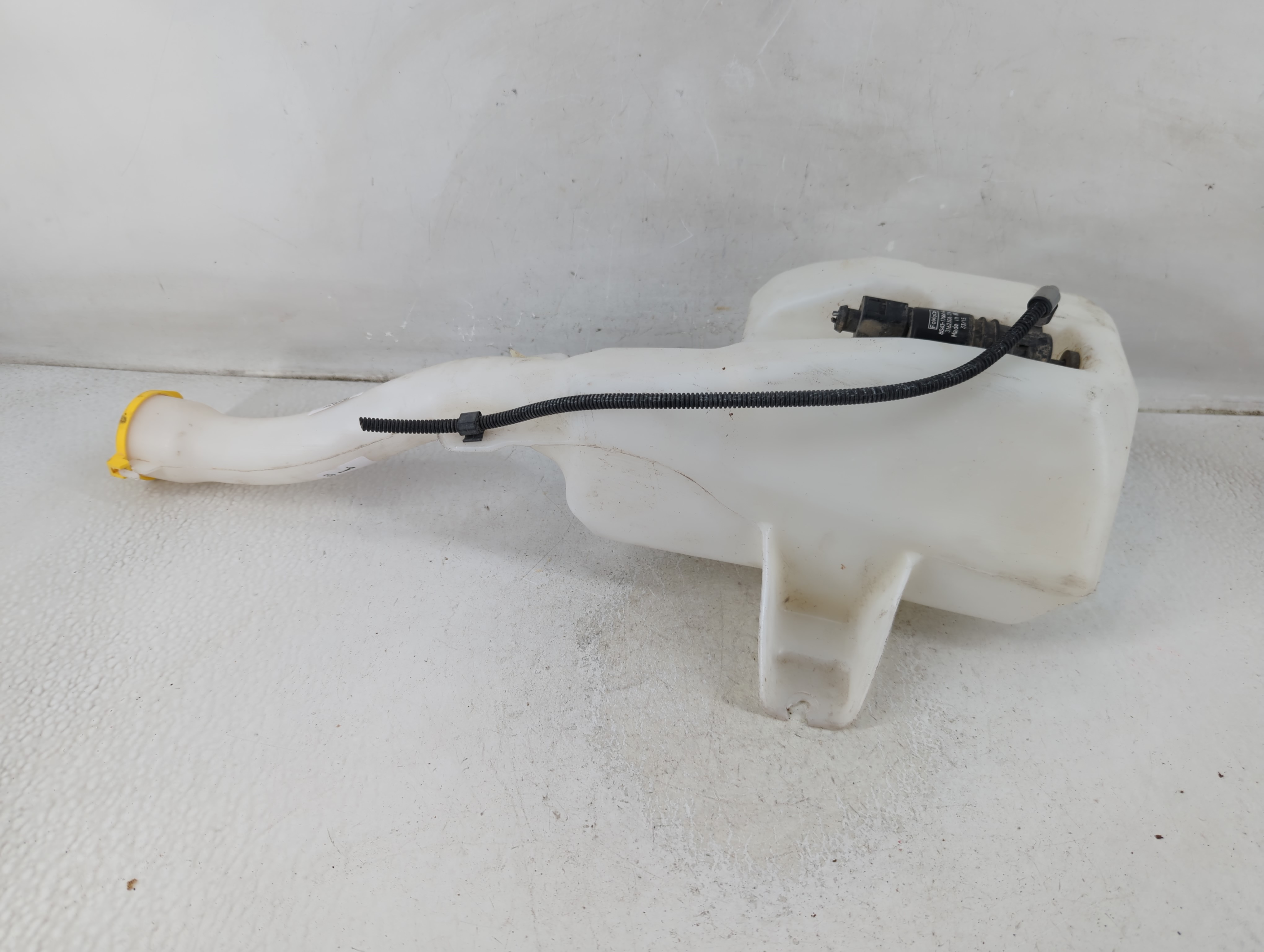 2015-2016 Ford Mustang Windshield Washer Fluid Reservoir Bottle Oem 1188199 - Oemusedautoparts1.com