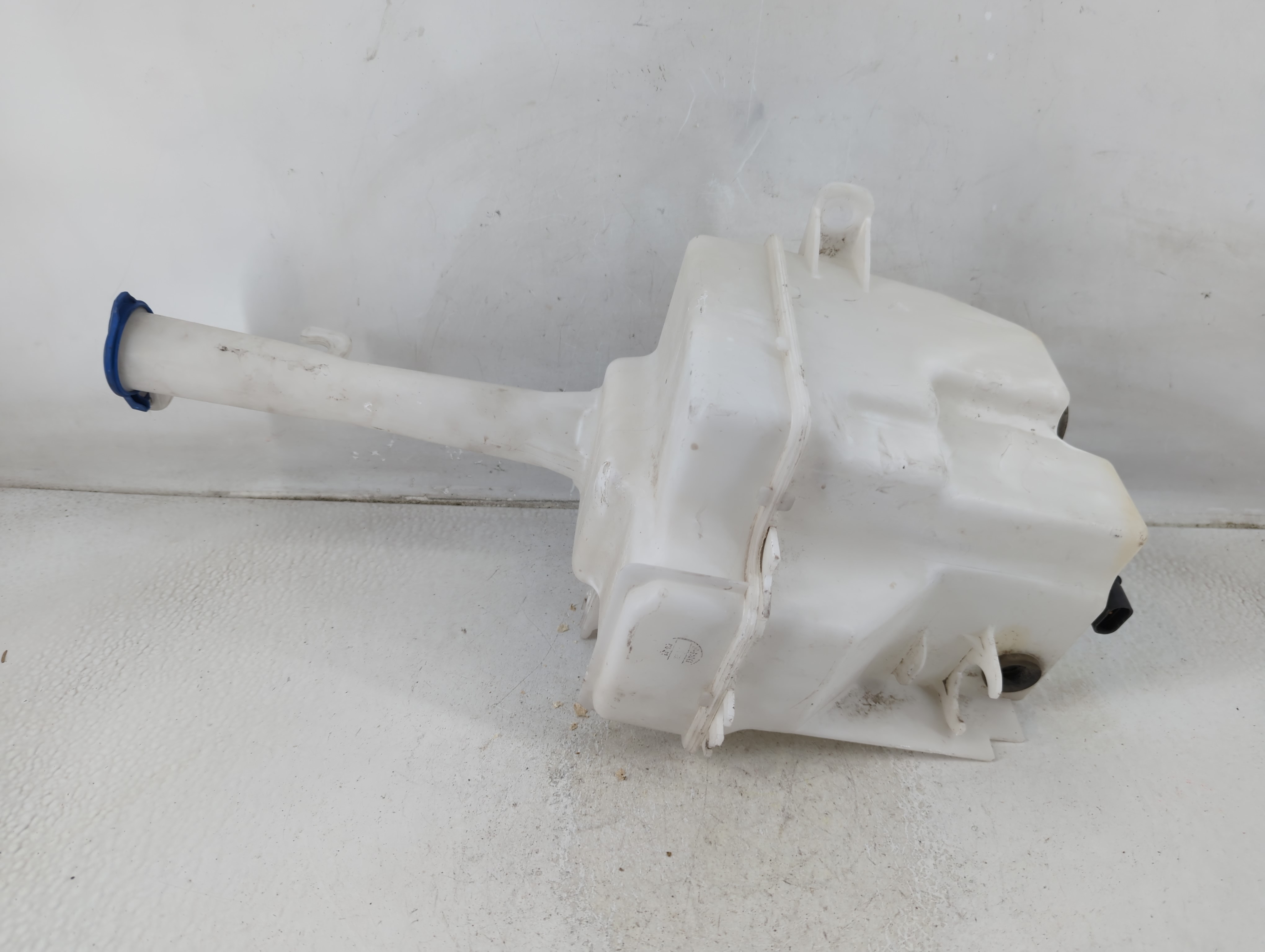 2011-2015 Hyundai Sonata Windshield Washer Fluid Reservoir Bottle Oem 1188202 - Oemusedautoparts1.com