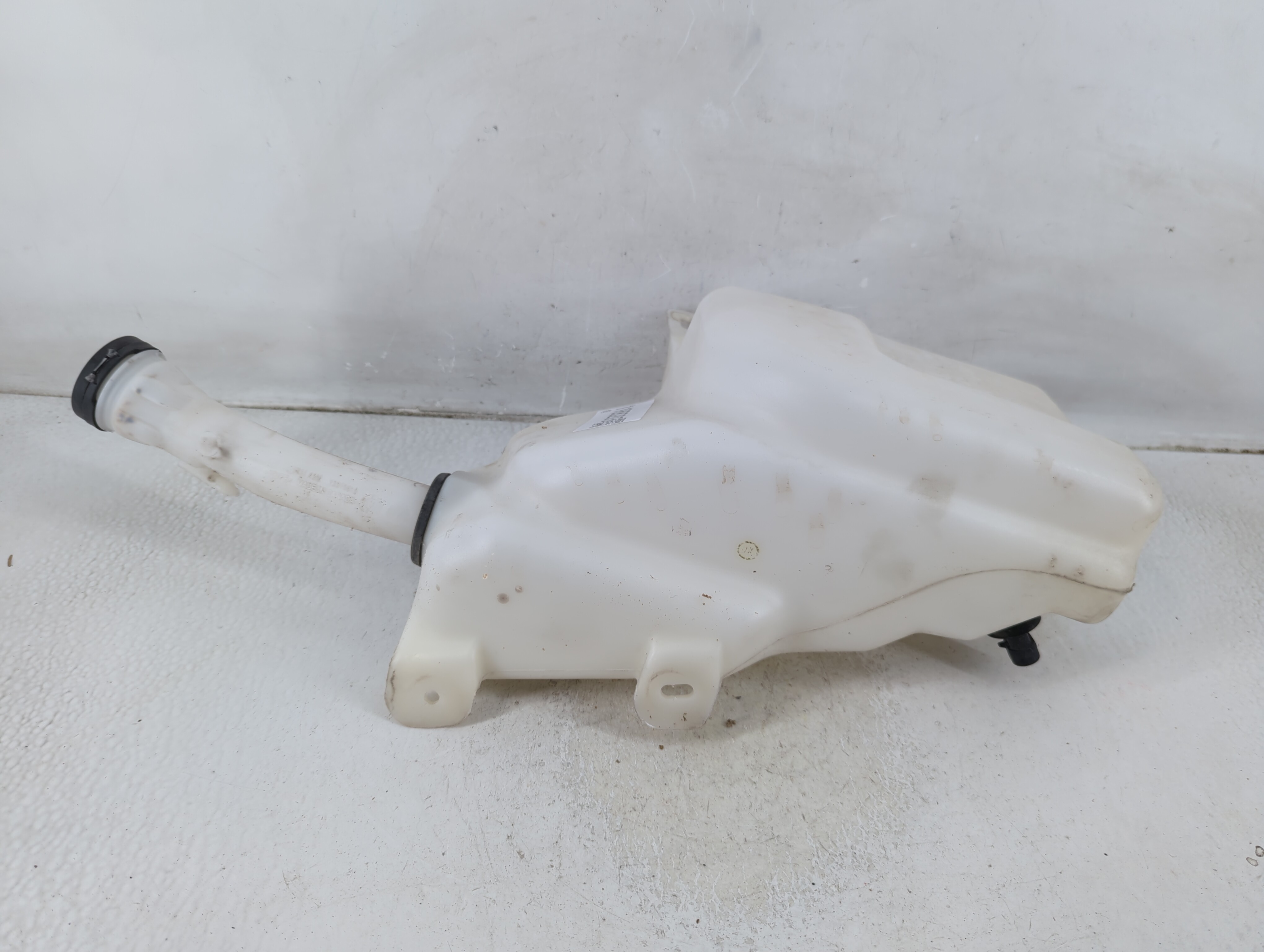 2010-2016 Buick Lacrosse Windshield Washer Fluid Reservoir Bottle Oem 1188203 - Oemusedautoparts1.com