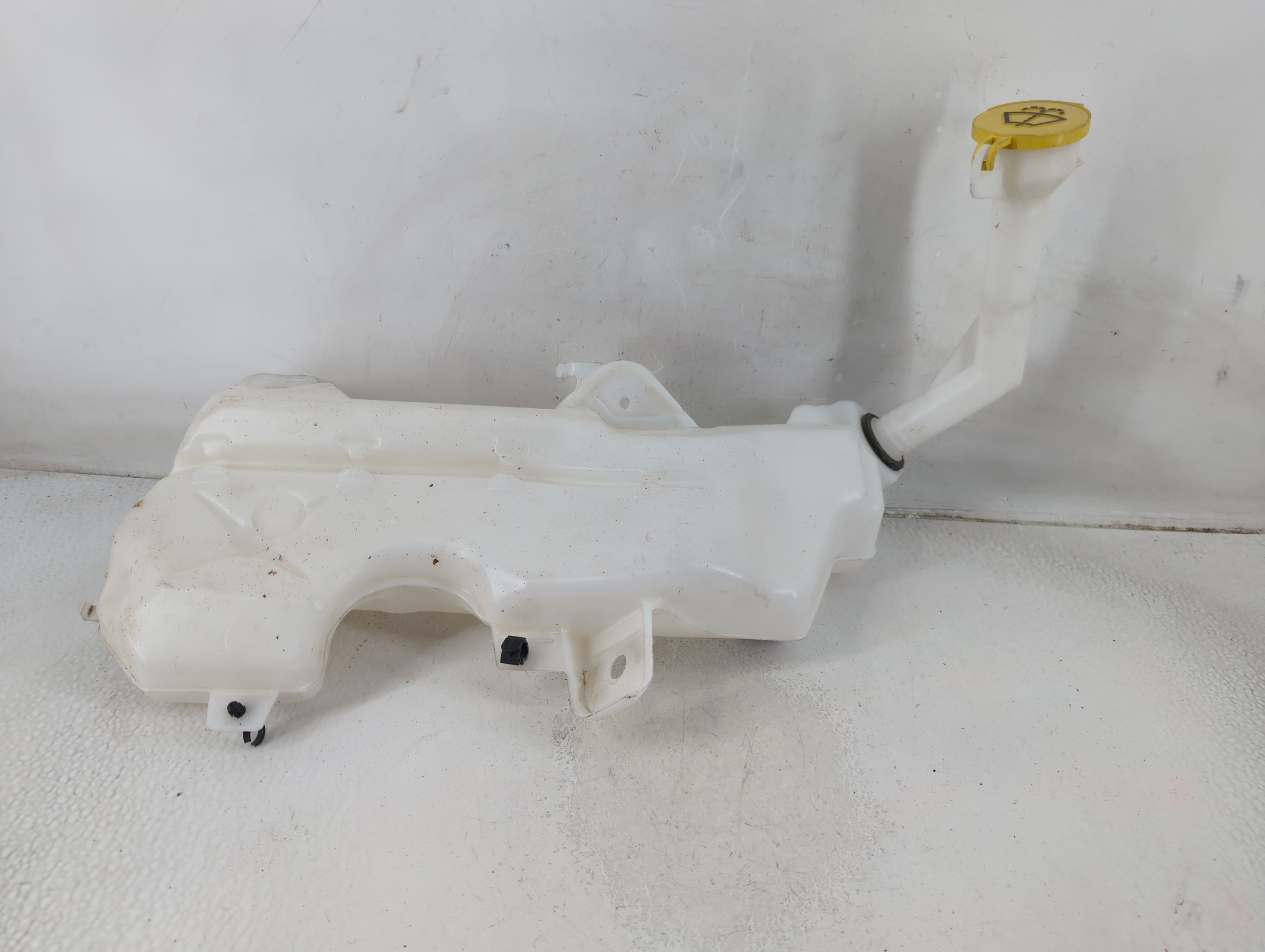 2020-2022 Chrysler Voyager Windshield Washer Fluid Reservoir Bottle Oem 1188205 - Oemusedautoparts1.com