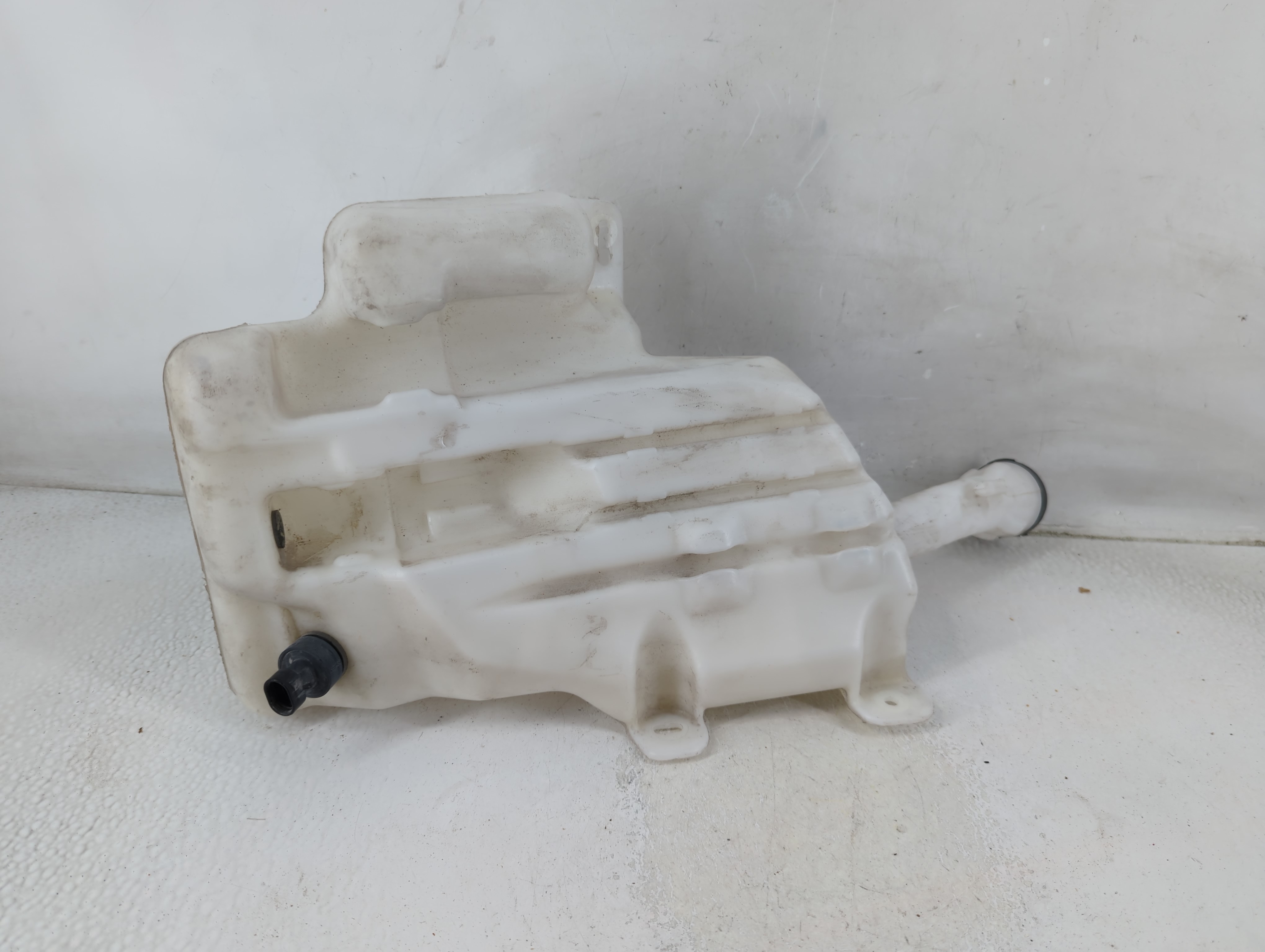 2013-2016 Chevrolet Malibu Windshield Washer Fluid Reservoir Bottle Oem 1188206 - Oemusedautoparts1.com