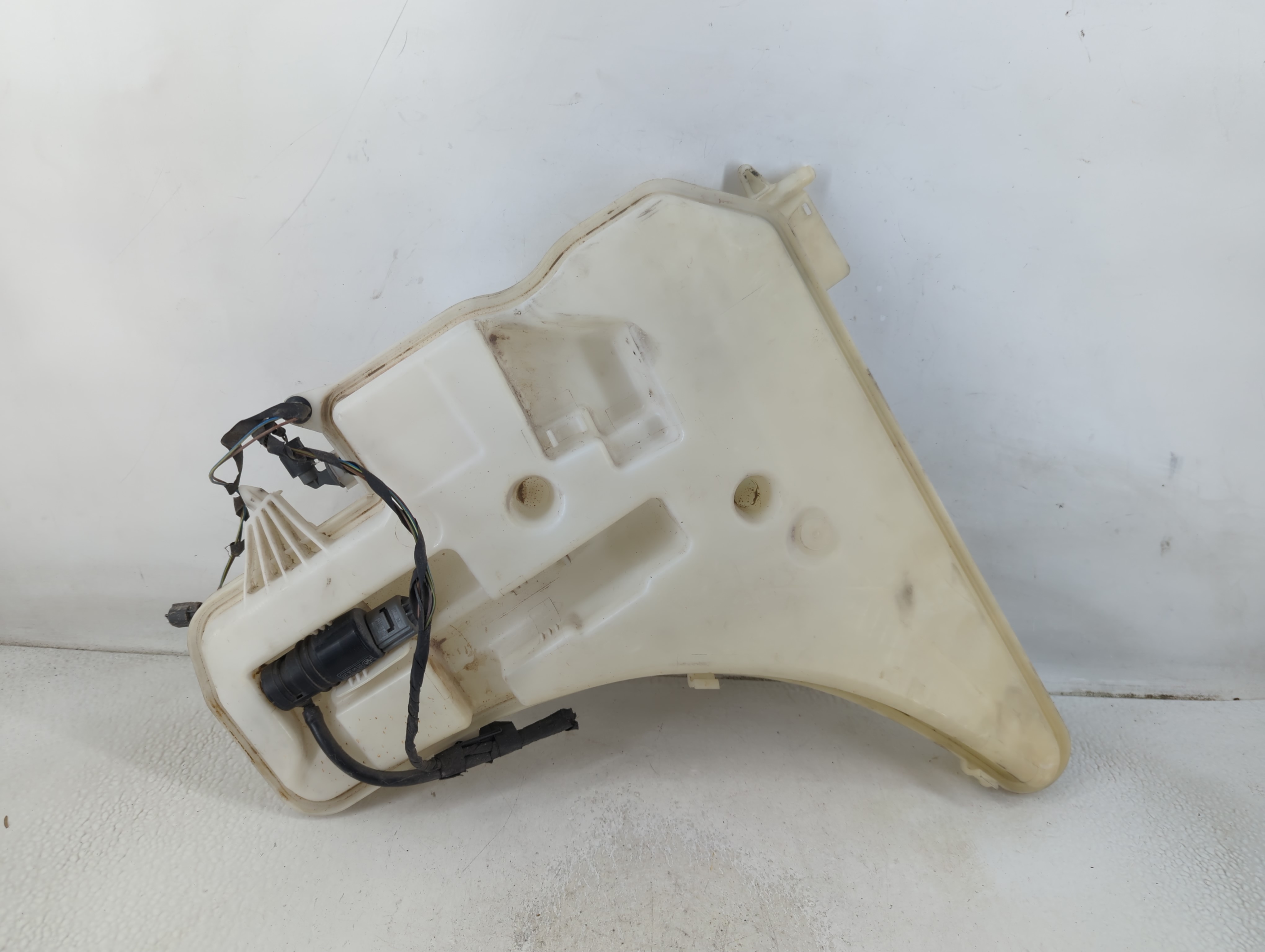 Bmw 328i Xdrive Windshield Washer Fluid Reservoir Bottle Oem 1188208 - Oemusedautoparts1.com