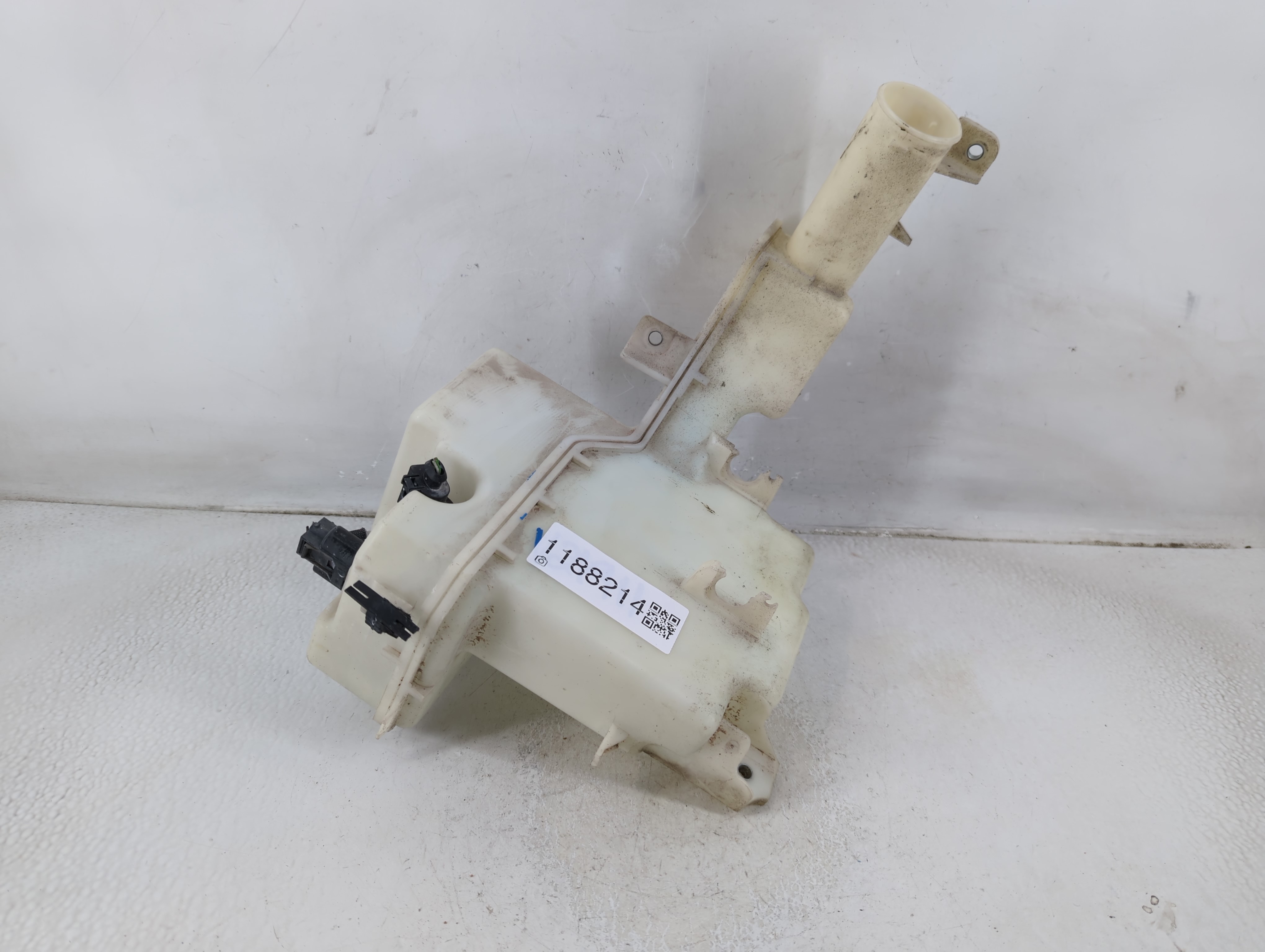 2013-2017 Volkswagen Cc Windshield Washer Fluid Reservoir Bottle Oem 1188214 - Oemusedautoparts1.com