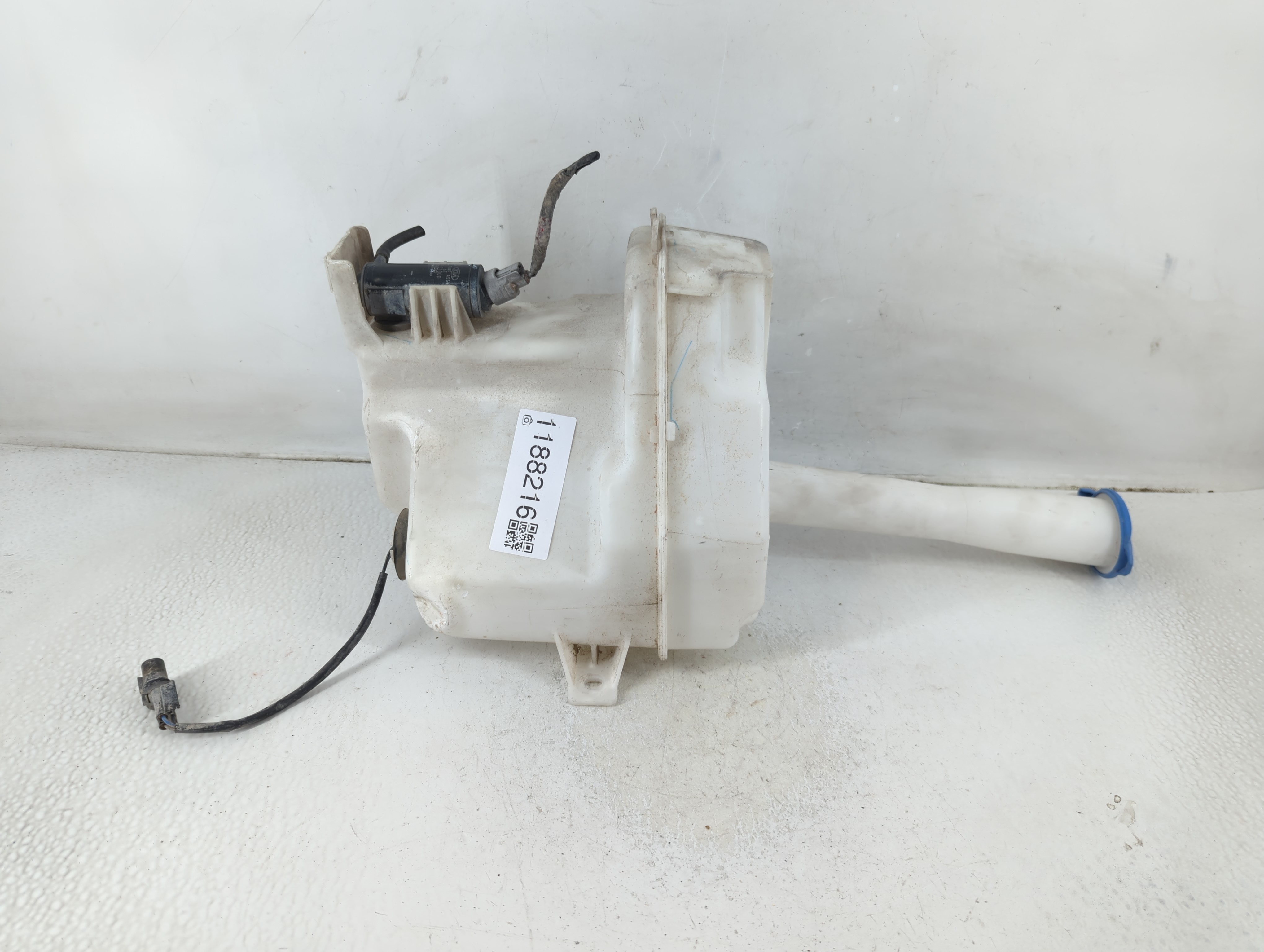 2015-2019 Hyundai Sonata Windshield Washer Fluid Reservoir Bottle Oem 1188216 - Oemusedautoparts1.com