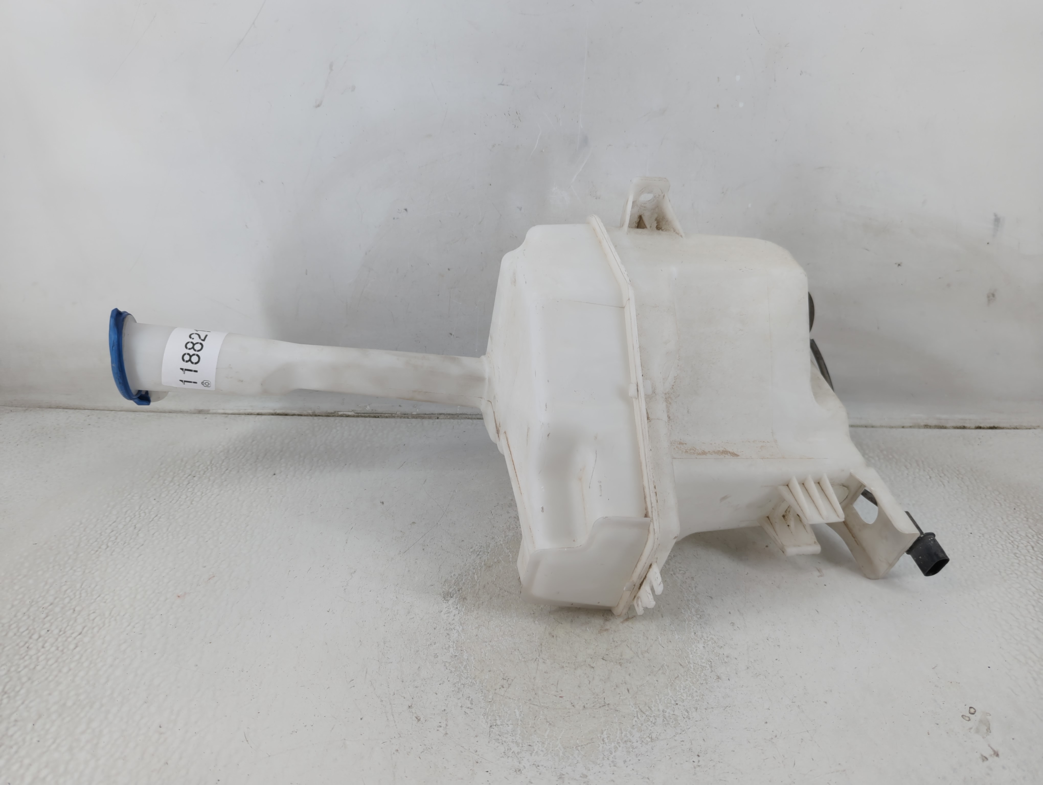 2016-2017 Hyundai Sonata Windshield Washer Fluid Reservoir Bottle Oem 1188219 - Oemusedautoparts1.com