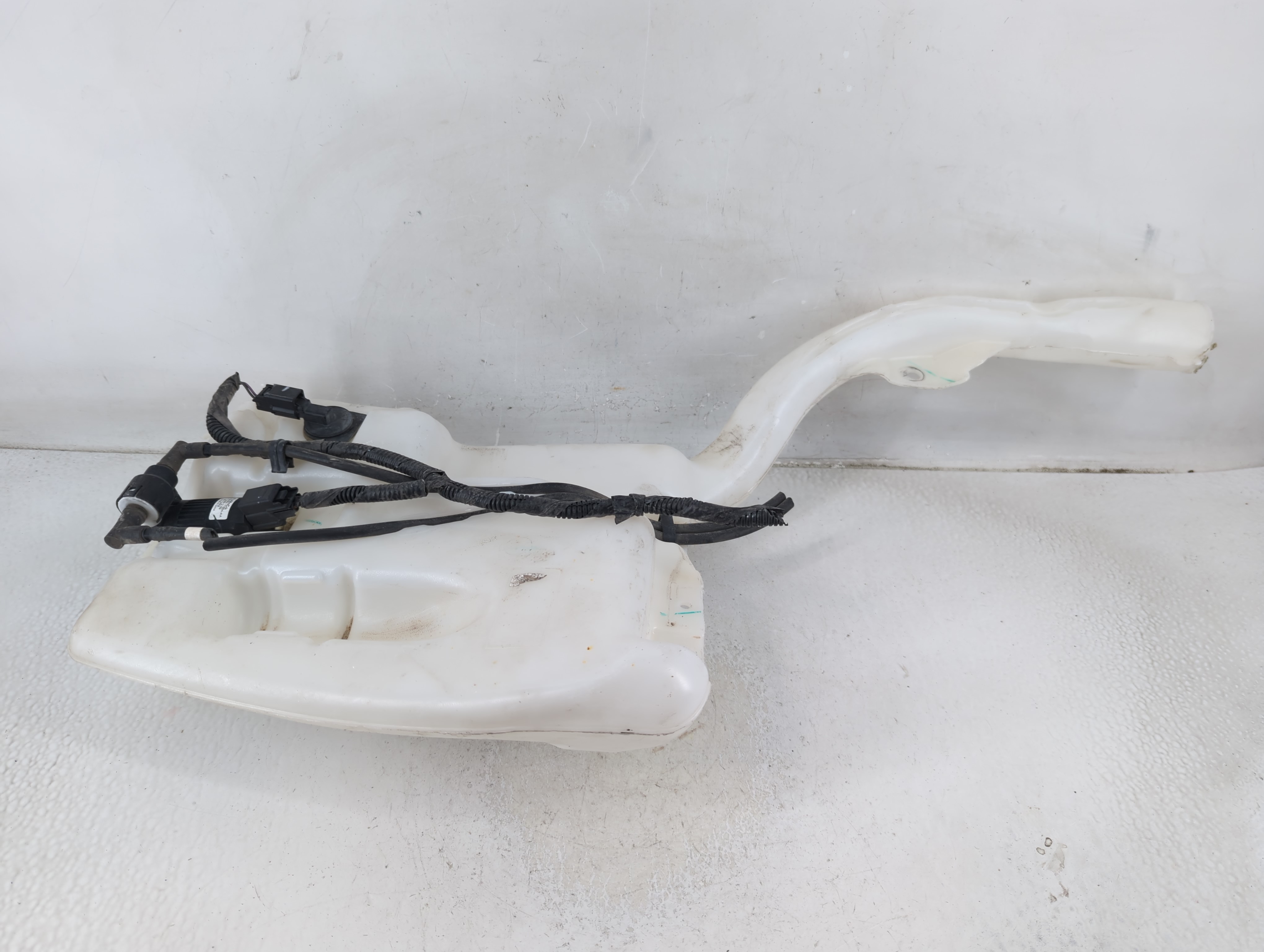 2015-2015 Ford Edge Windshield Washer Fluid Reservoir Bottle Oem 1188221 - Oemusedautoparts1.com