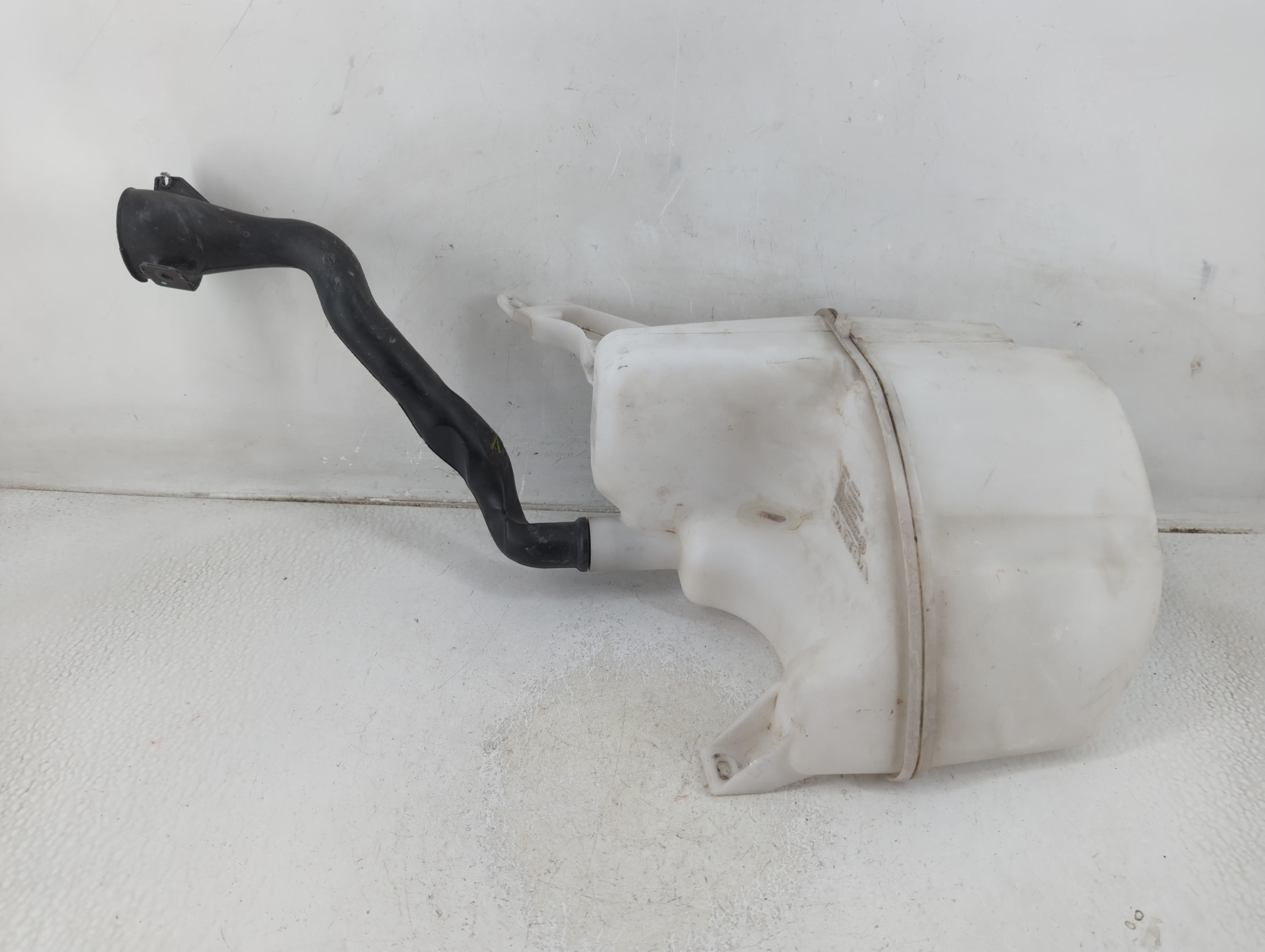 2011-2018 Volvo S60 Windshield Washer Fluid Reservoir Bottle Oem 1188228 - Oemusedautoparts1.com