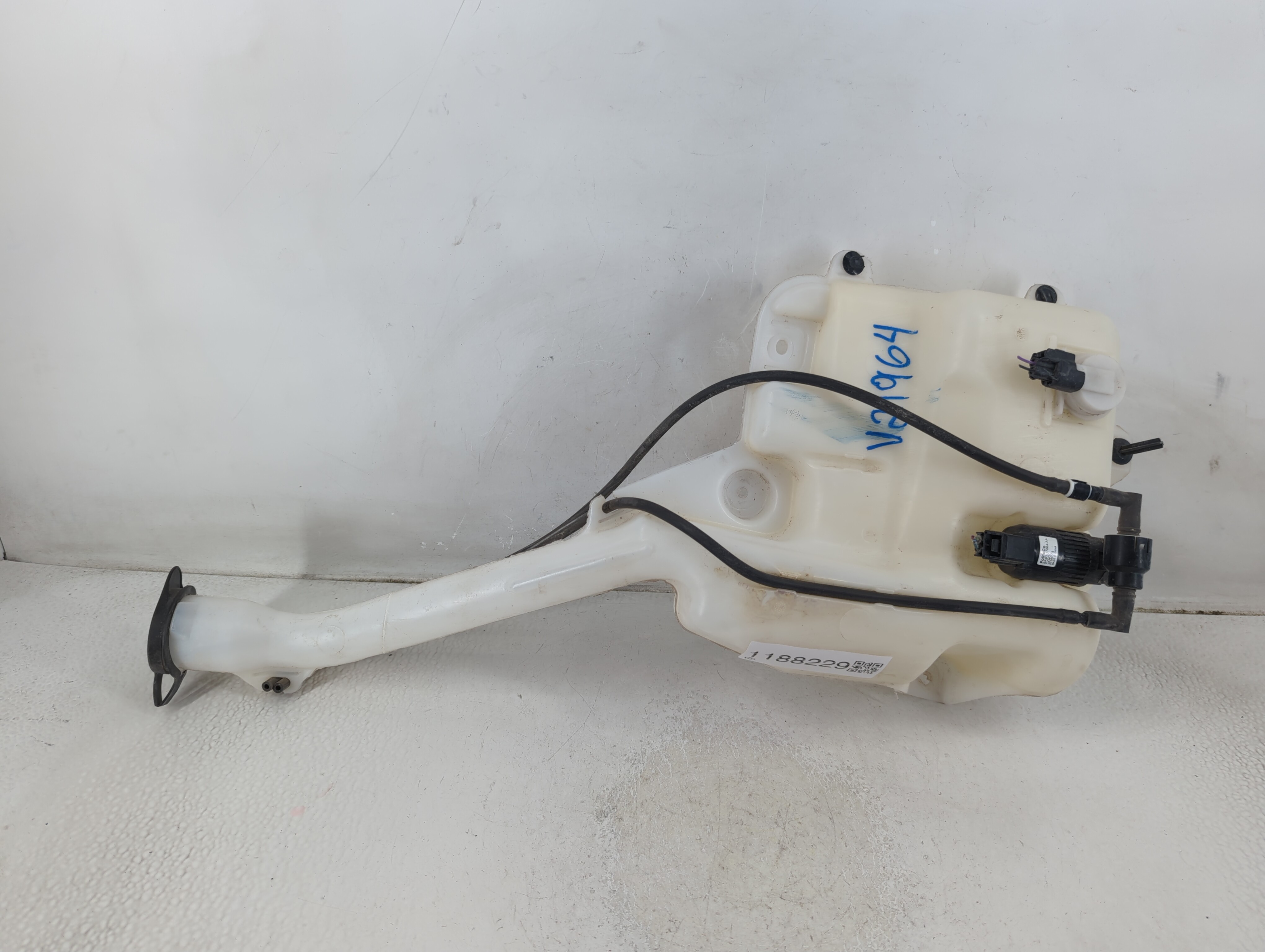 2016-2019 Ford Explorer Windshield Washer Fluid Reservoir Bottle Oem 1188229 - Oemusedautoparts1.com