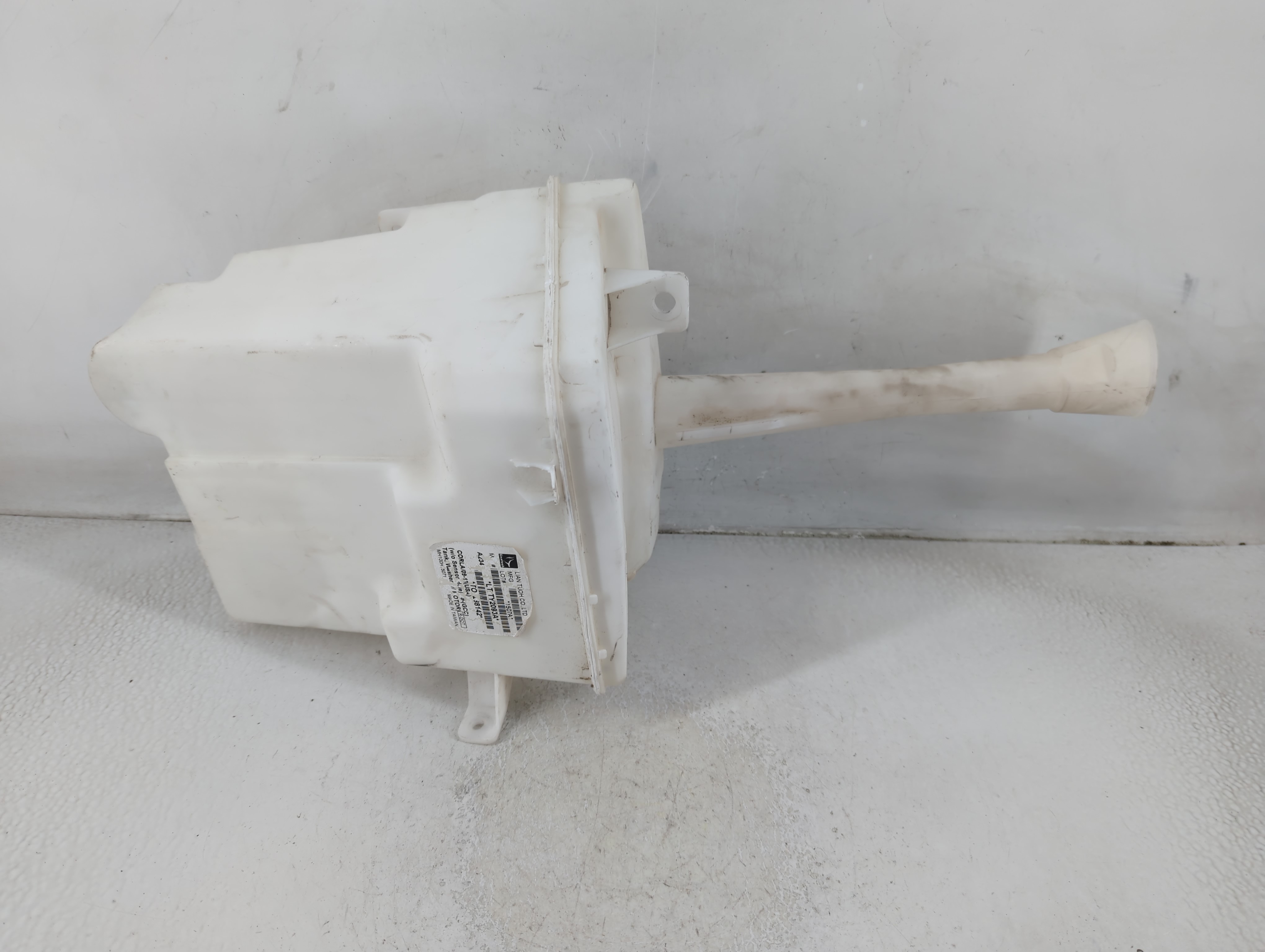 2009-2013 Toyota Corolla Windshield Washer Fluid Reservoir Bottle Oem 1188230 - Oemusedautoparts1.com