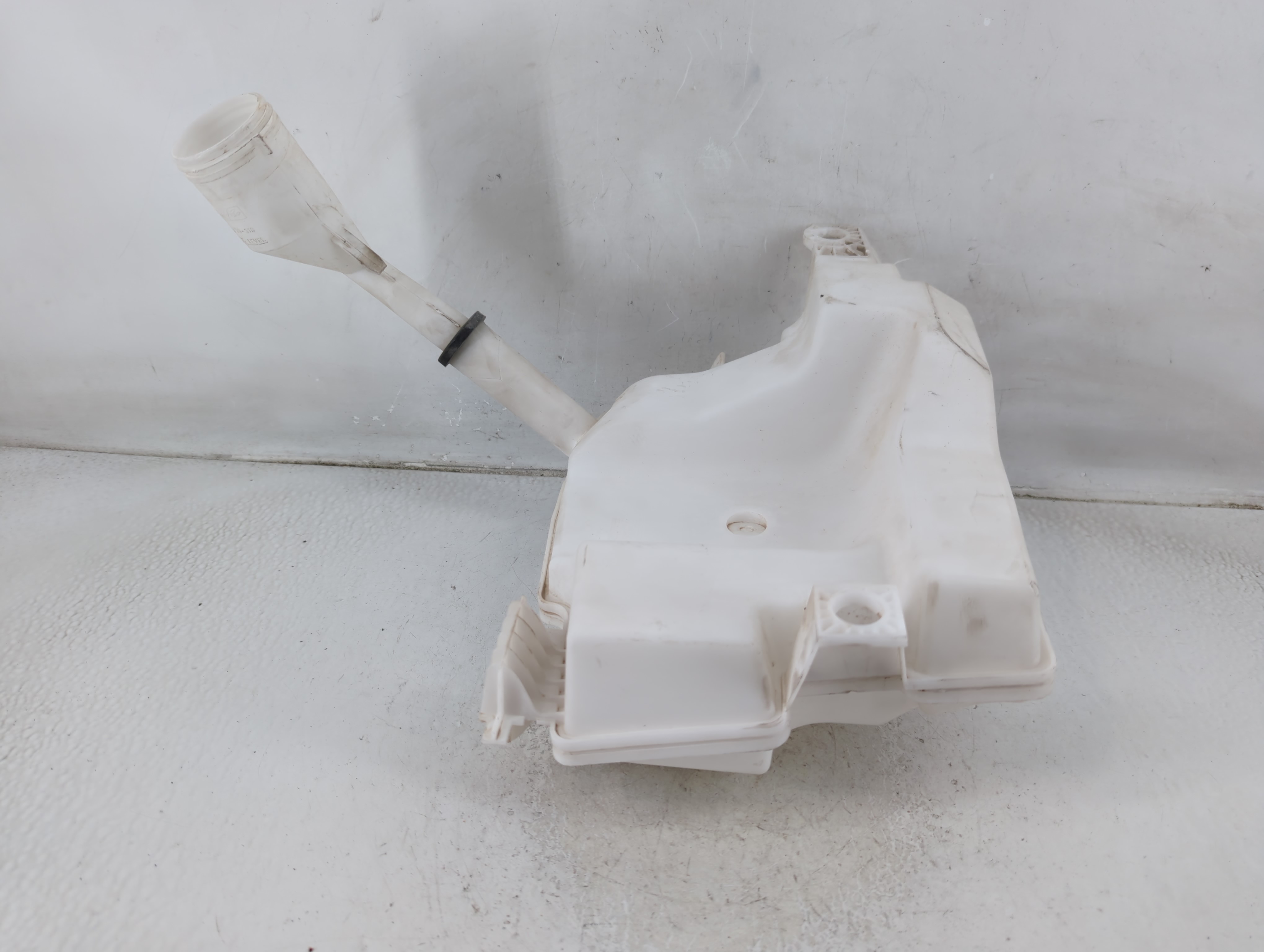 2012-2018 Ford Focus Windshield Washer Fluid Reservoir Bottle Oem 1188234 - Oemusedautoparts1.com