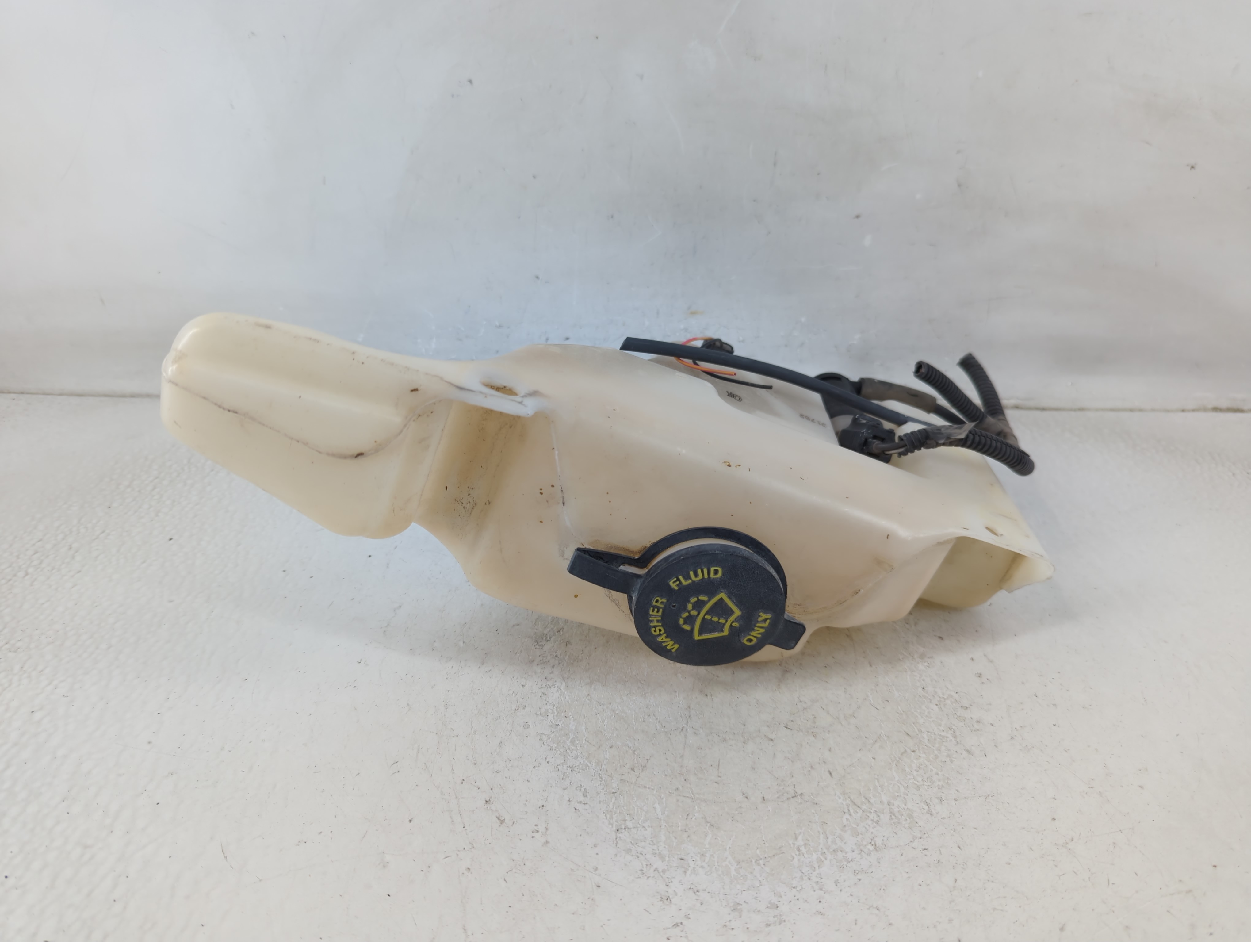2000 Mercury Grand Marquis Windshield Washer Fluid Reservoir Bottle Oem 1188238 - Oemusedautoparts1.com