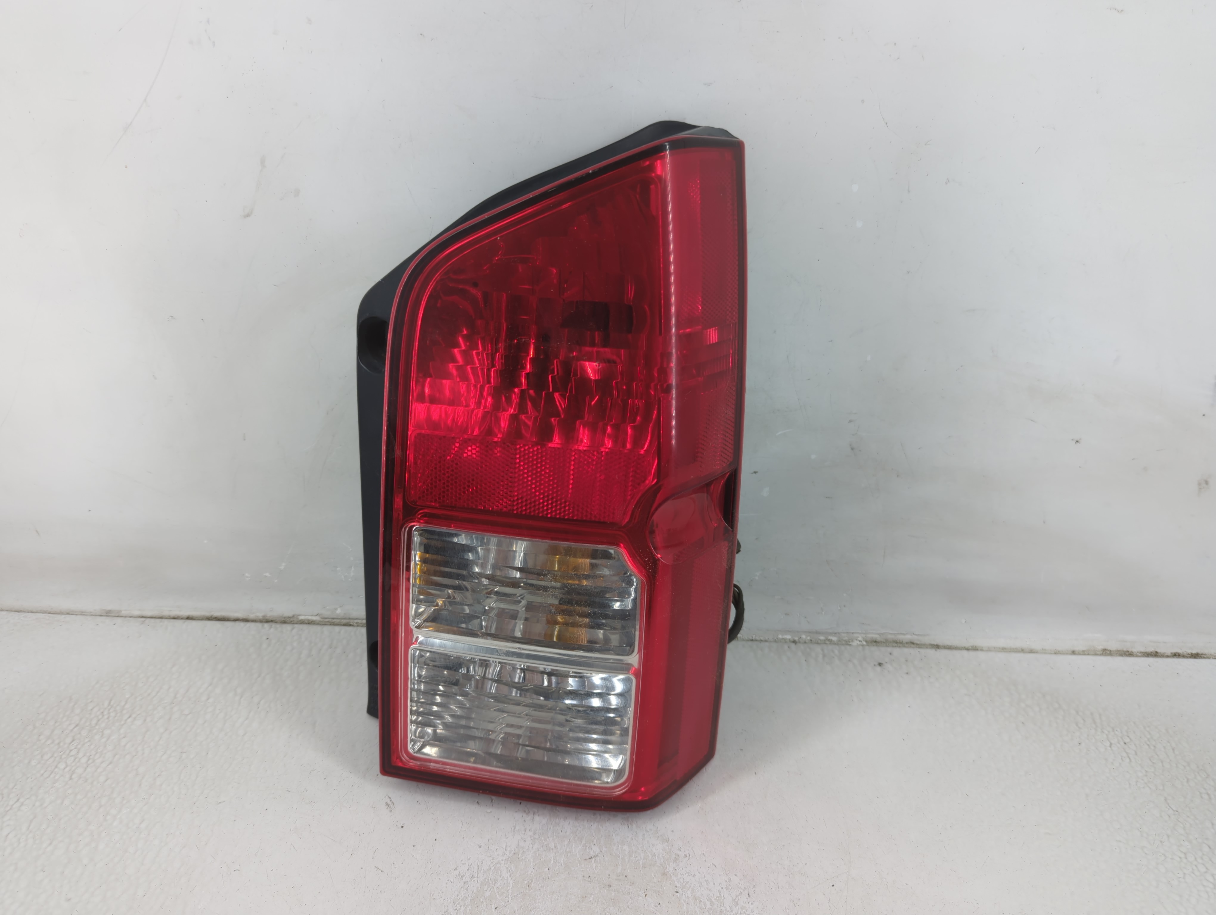 Picture of 2005 Nissan Pathfinder Passenger Right Side Tail Light Taillight Oem 1188243