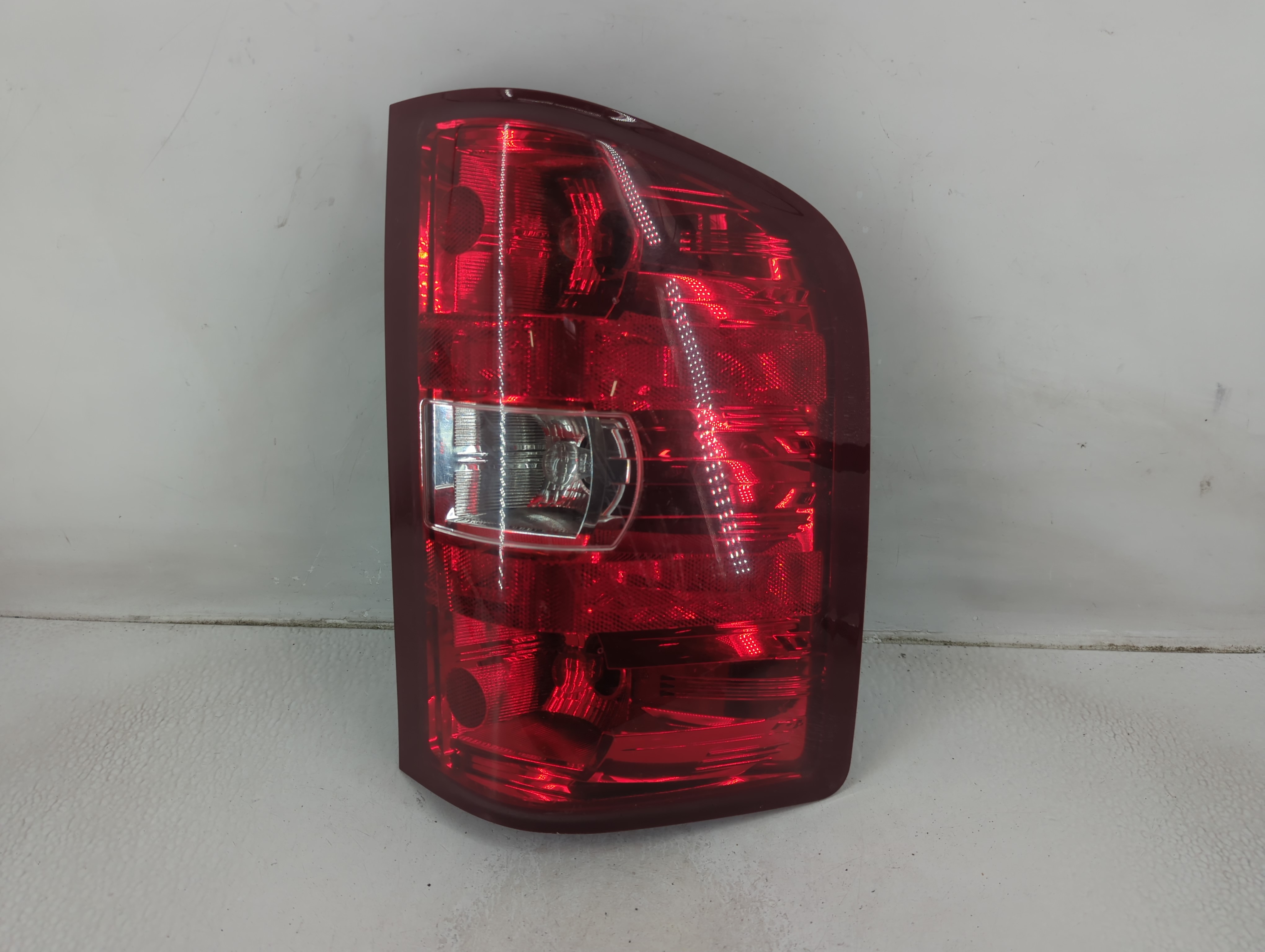 Picture of 2004 Chevrolet Silverado 1500 Passenger Right Side Tail Light Taillight Oem 1188252