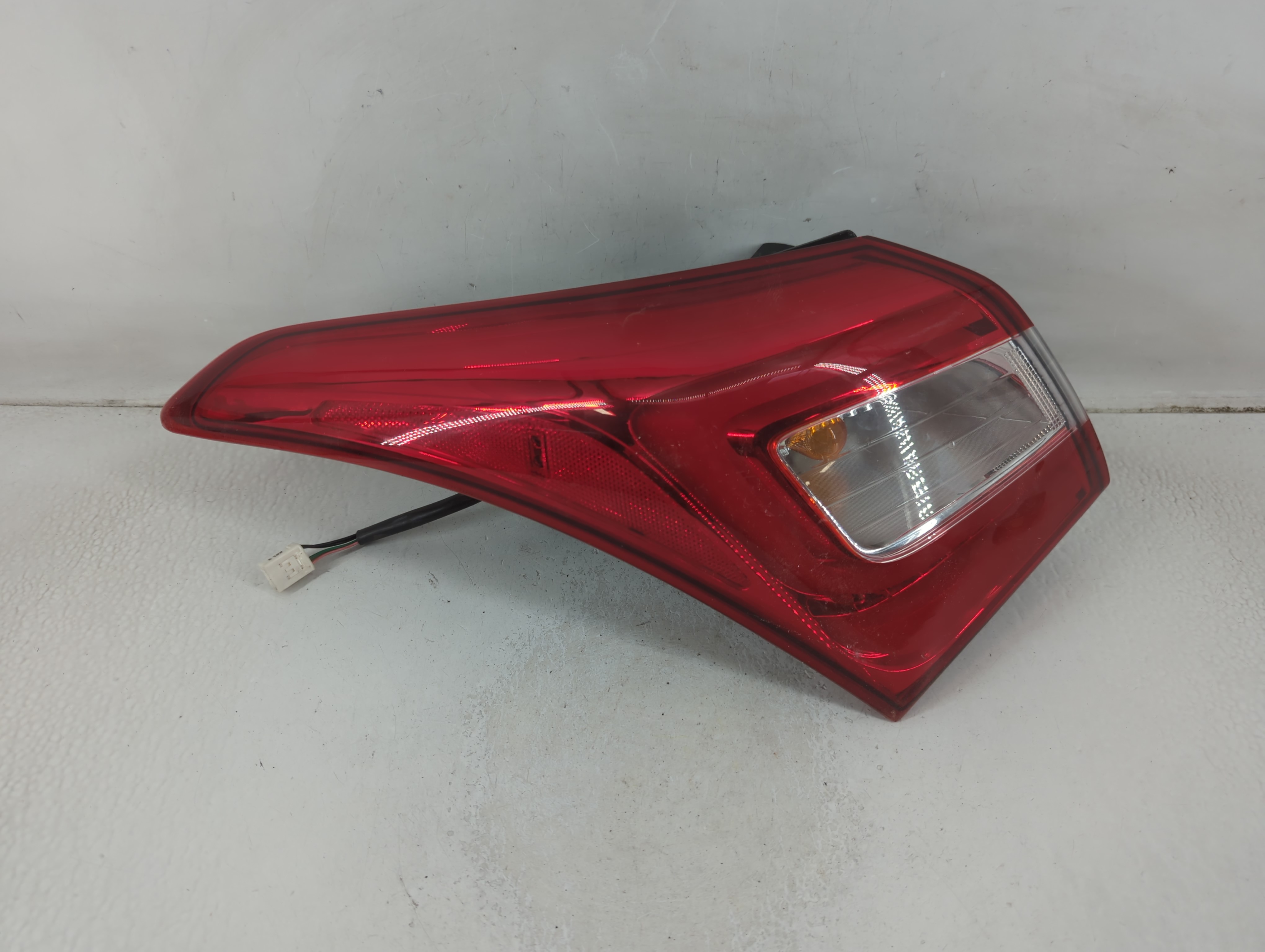Picture of Hyundai Elantra Driver Left Side Tail Light Taillight Oem 1188259