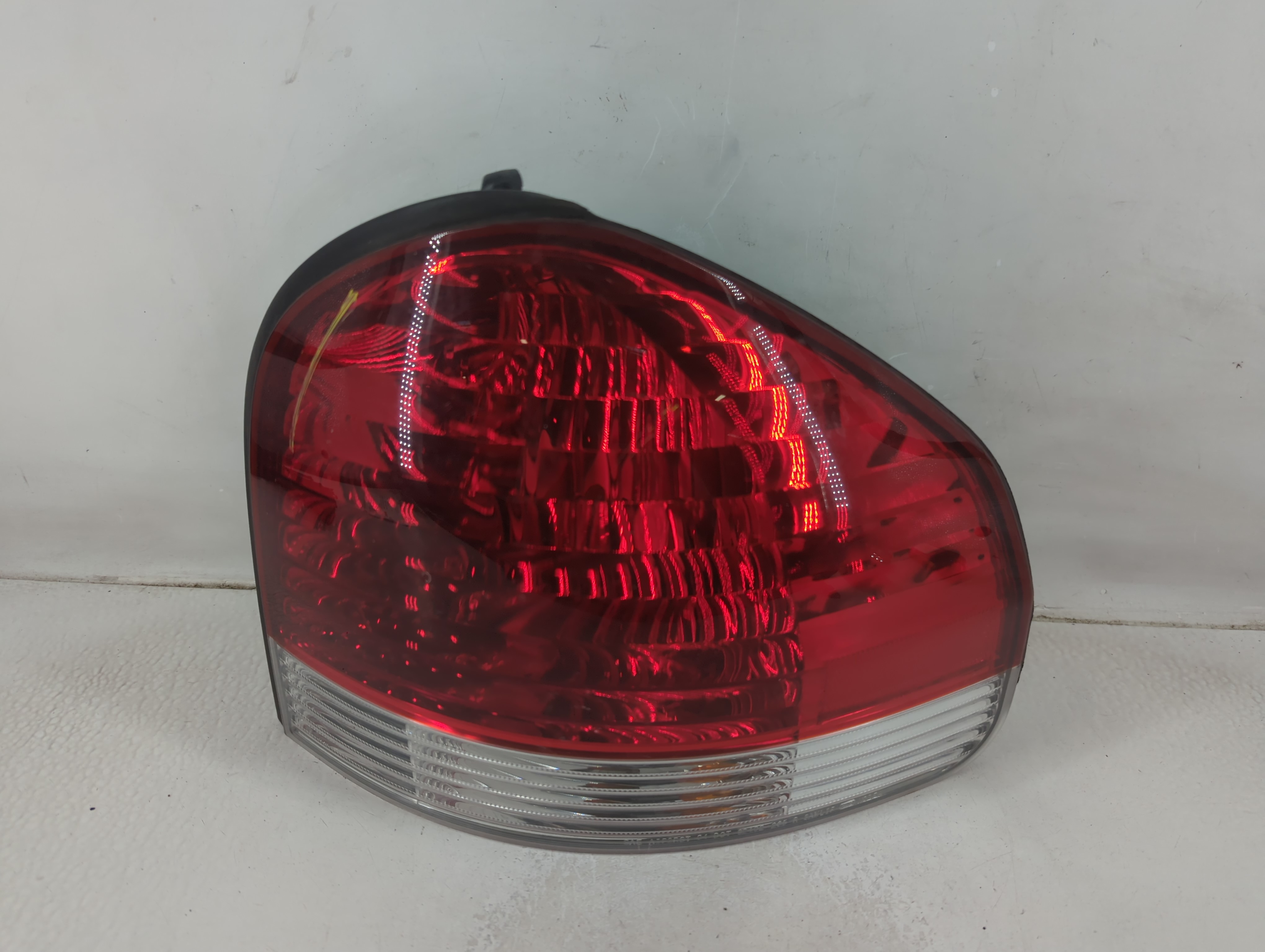 2005-2006 Hyundai Santa Fe Passenger Right Side Tail Light Taillight Oem 1188279 - Oemusedautoparts1.com