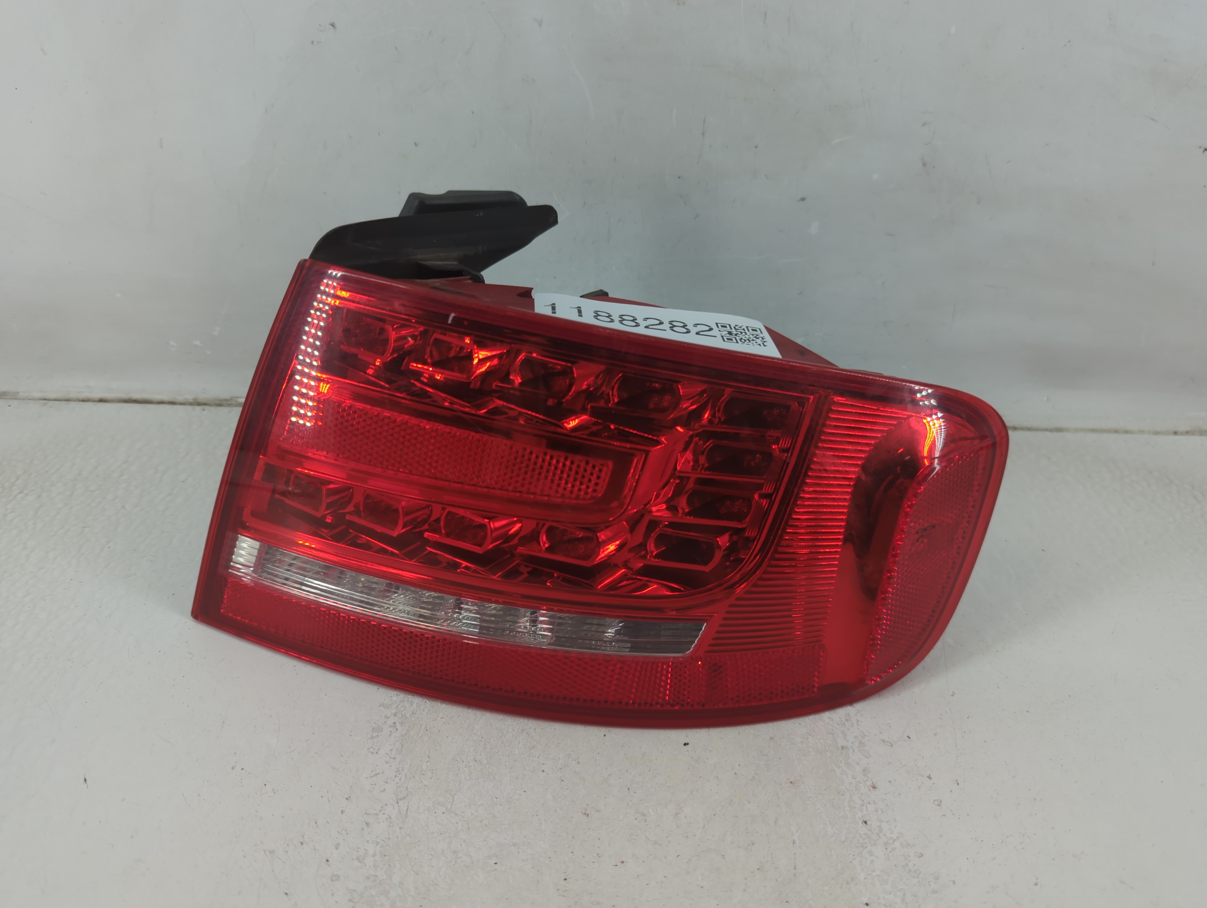 Picture of 2010-2012 Audi A4 Passenger Right Side Tail Light Taillight Oem 1188282