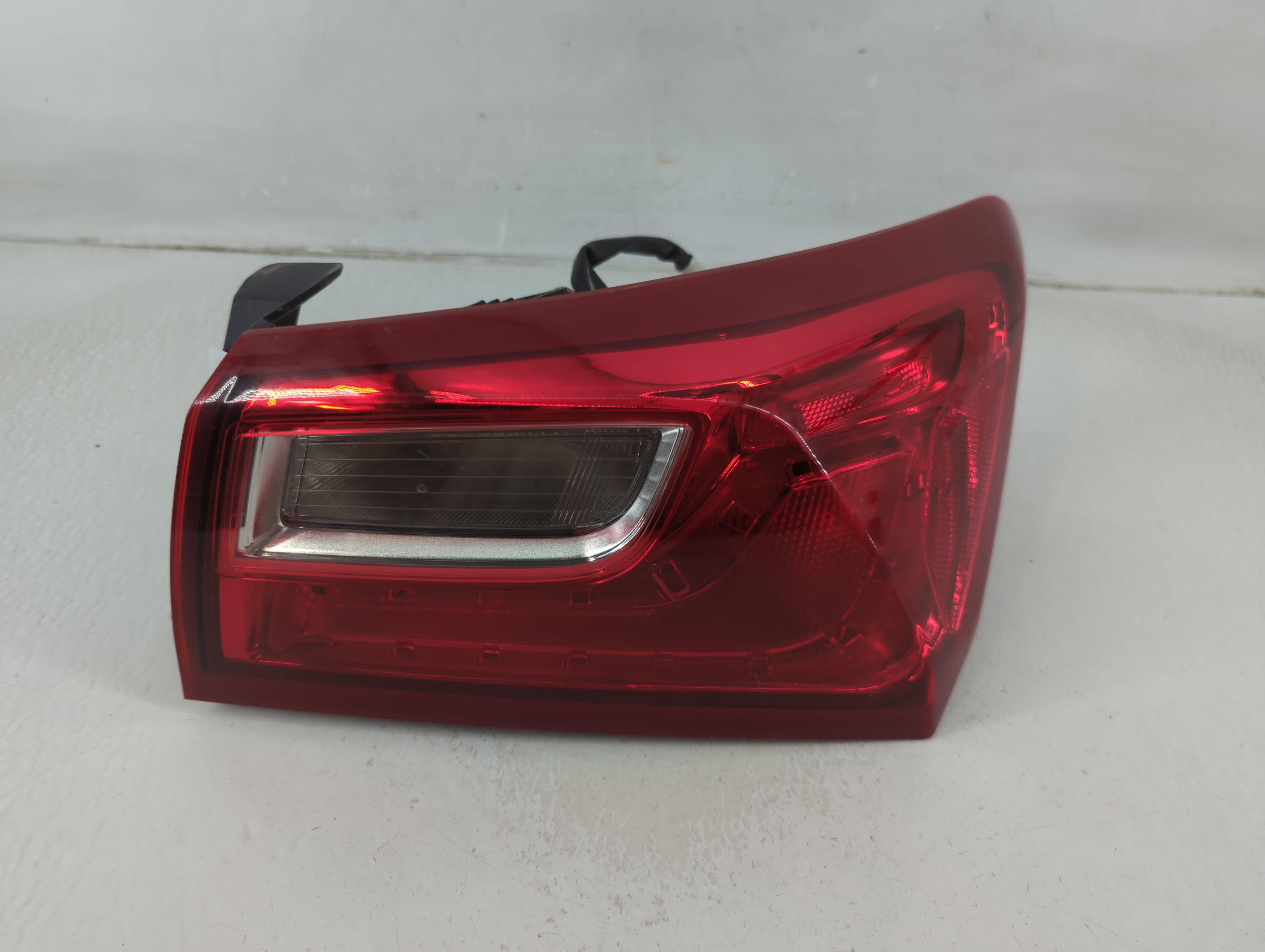 Picture of 2016-2021 Chevrolet Malibu Passenger Right Side Tail Light Taillight Oem 1188285