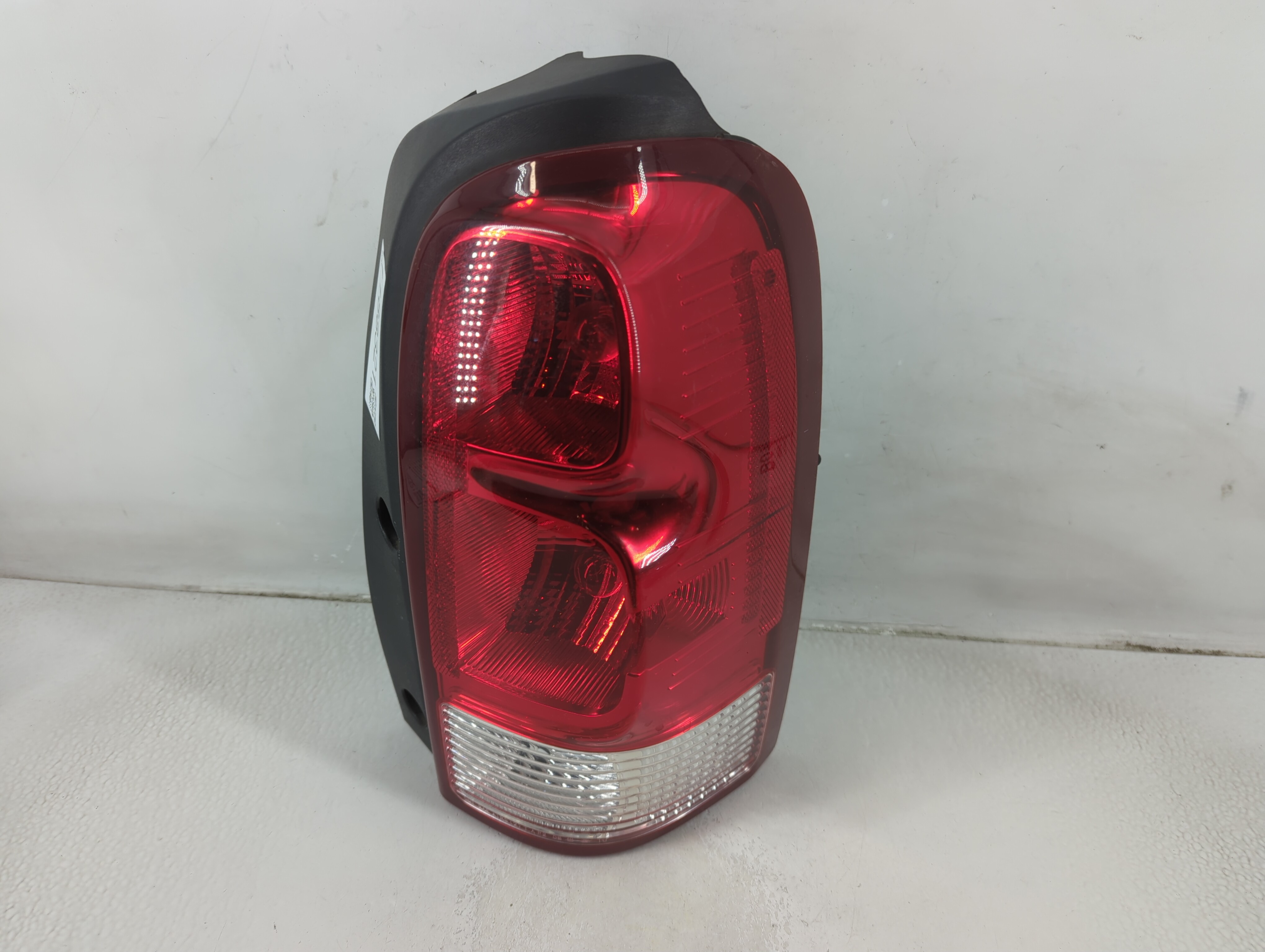Picture of 2005-2009 Buick Lacrosse Passenger Right Side Tail Light Taillight Oem 1188321