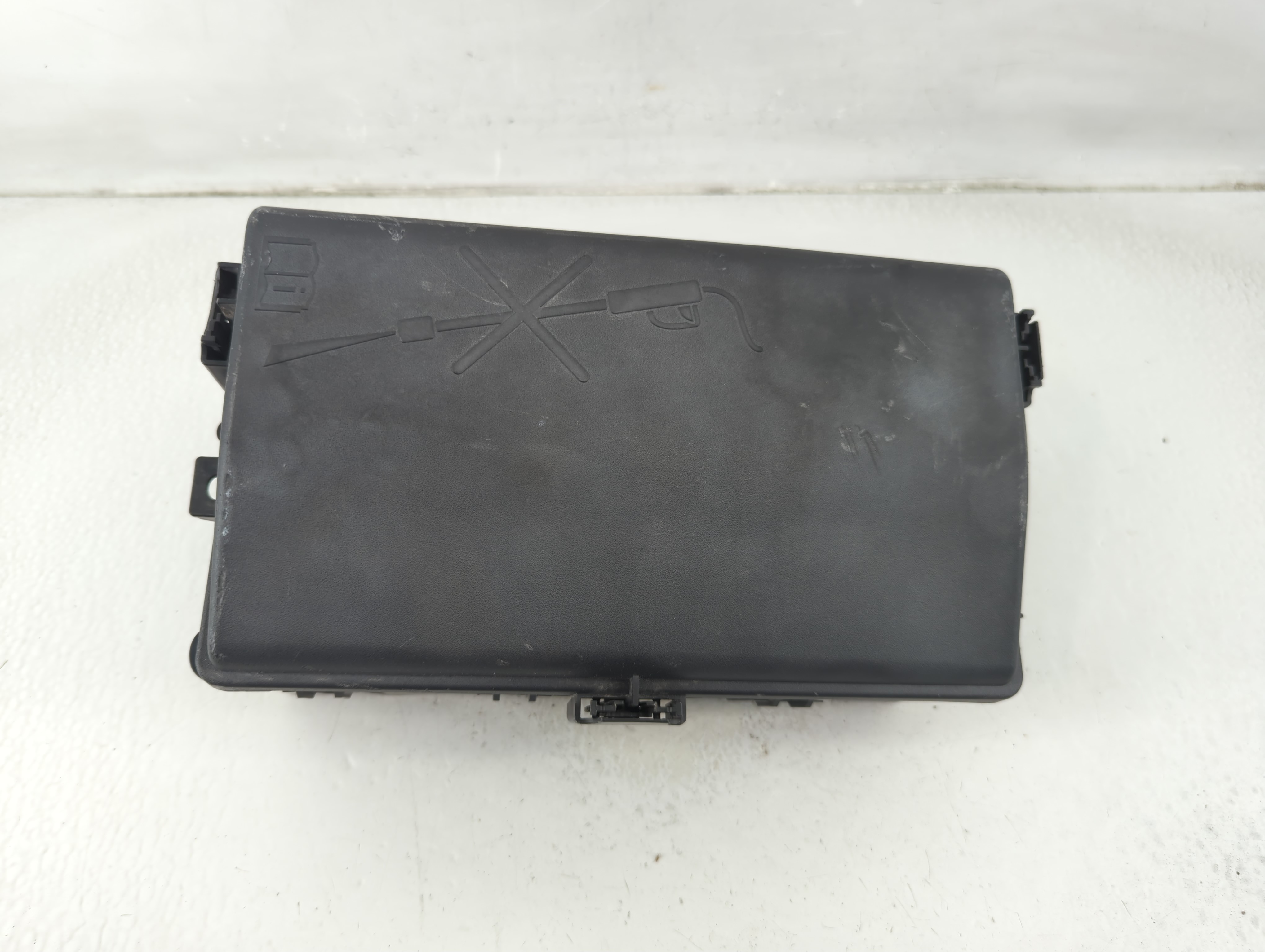 2014-2016 Buick Lacrosse Fusebox Fuse Box Relay Module 812461952 1188380 - Oemusedautoparts1.com