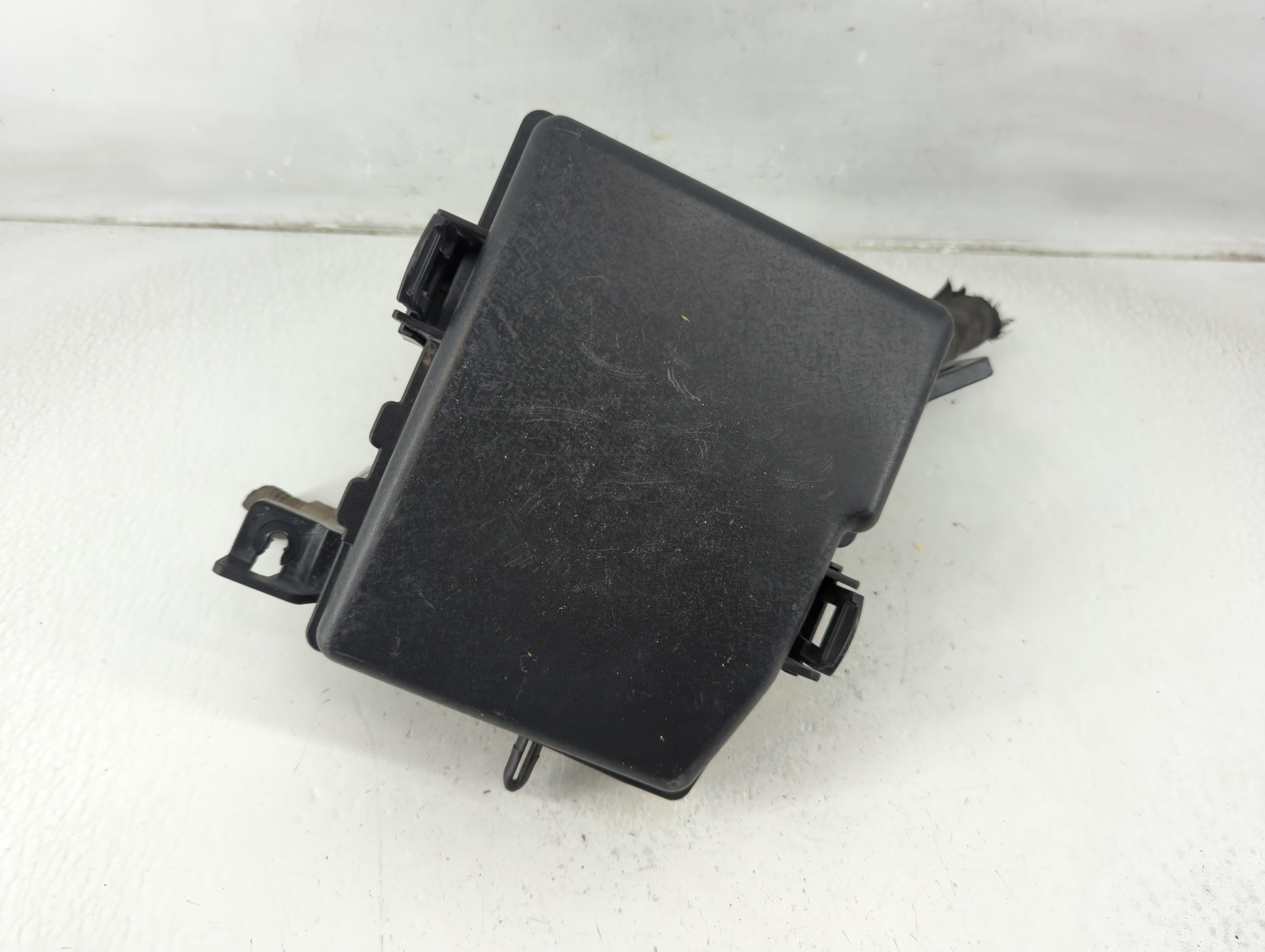 2014-2014 Hyundai Azera Fusebox Fuse Box Relay Module 91950-2t810 1188381 - Oemusedautoparts1.com