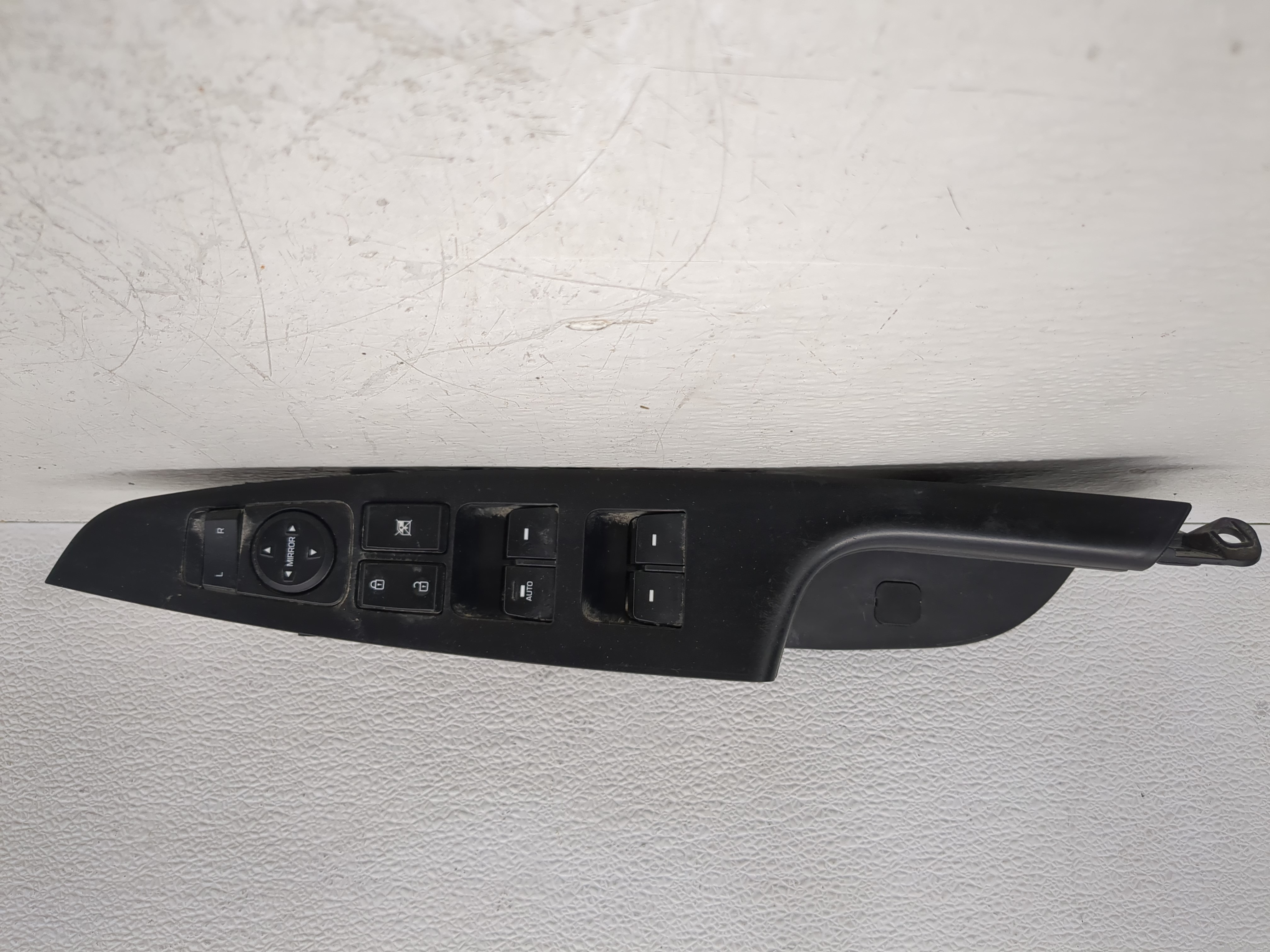 Picture of 2010-2016 Hyundai Tucson Driver Left Door Master Power Window Switch 1188394