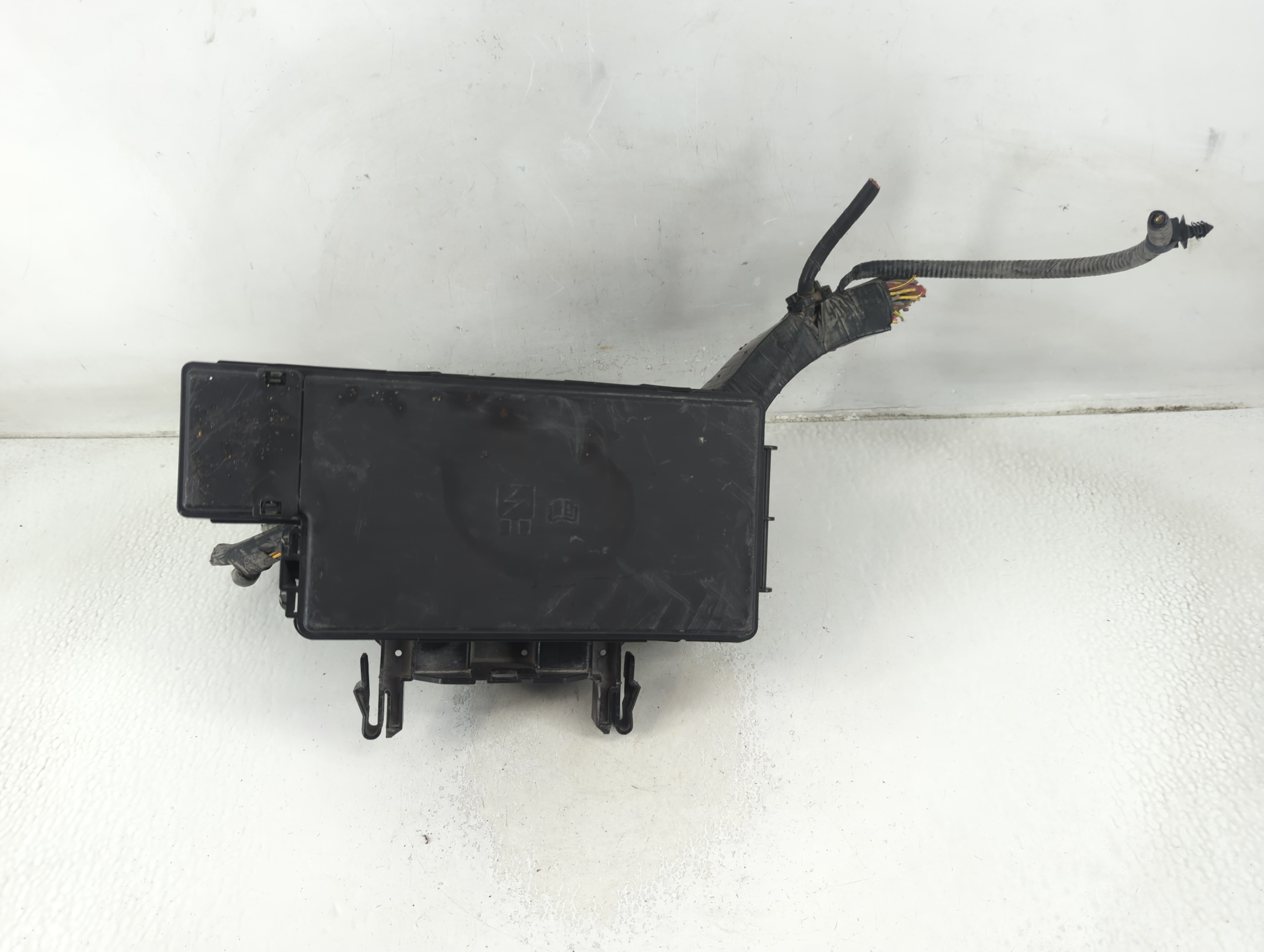 2016-2016 Ford Explorer Fusebox Fuse Box Relay Module Fu5t-14a003-gb 1188400 - Oemusedautoparts1.com