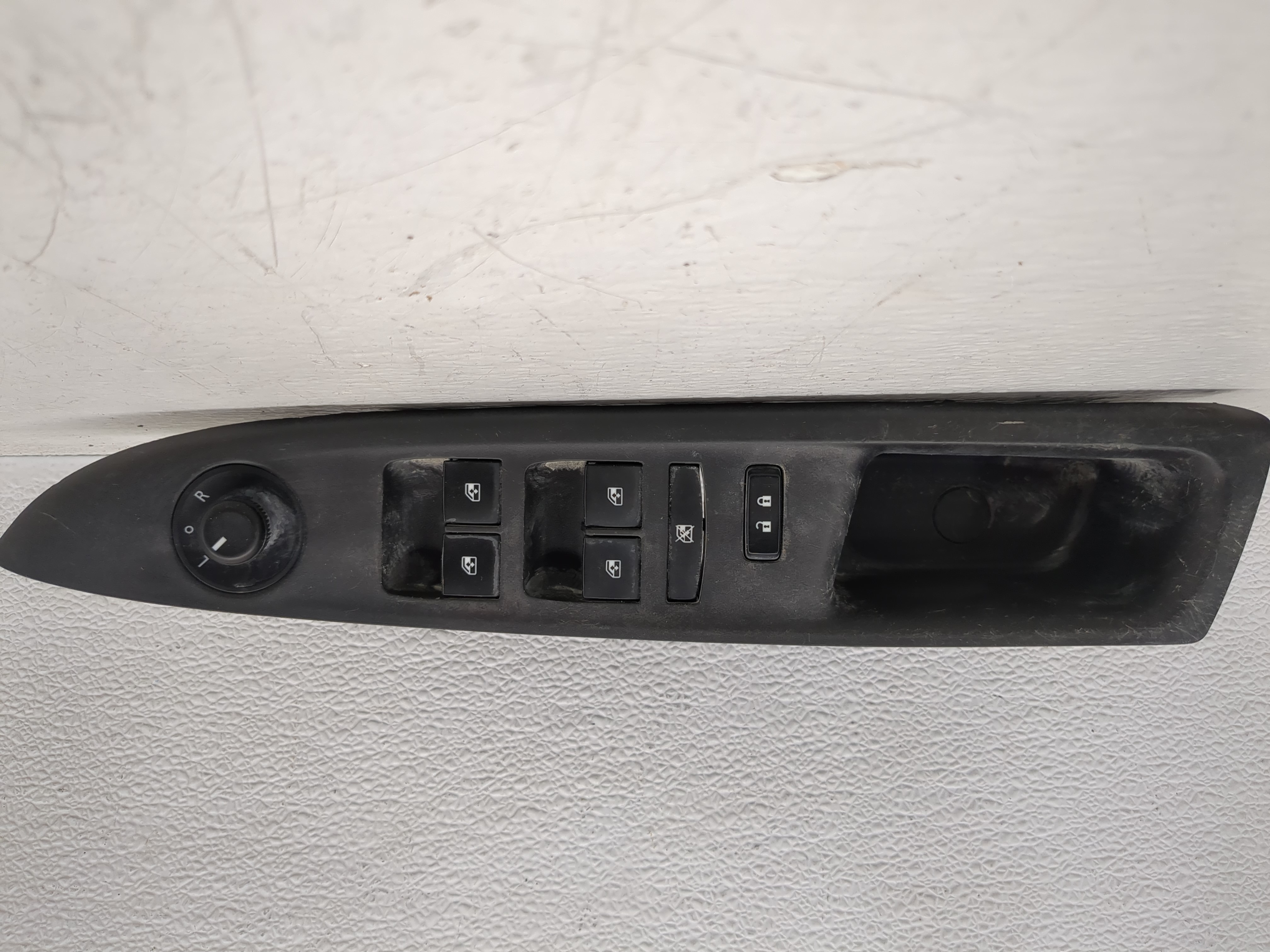 Picture of 2016-2022 Chevrolet Spark Driver Left Door Master Power Window Switch 1188413