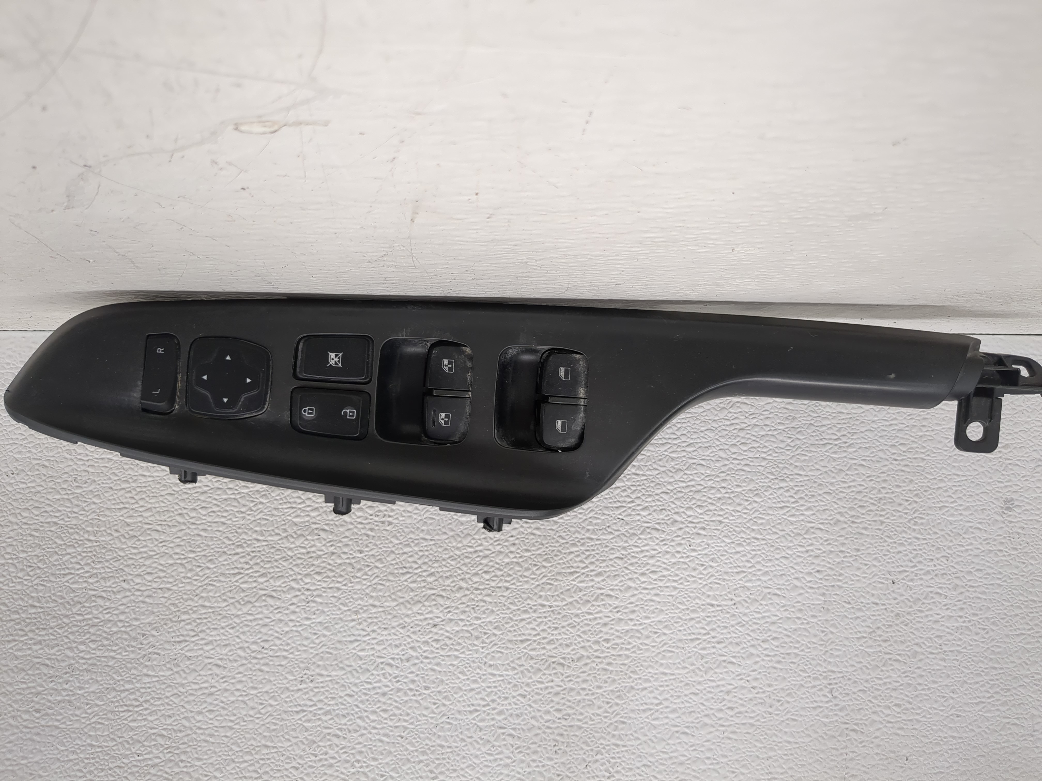 Picture of 2018-2021 Hyundai Kona Driver Left Door Master Power Window Switch 1188417