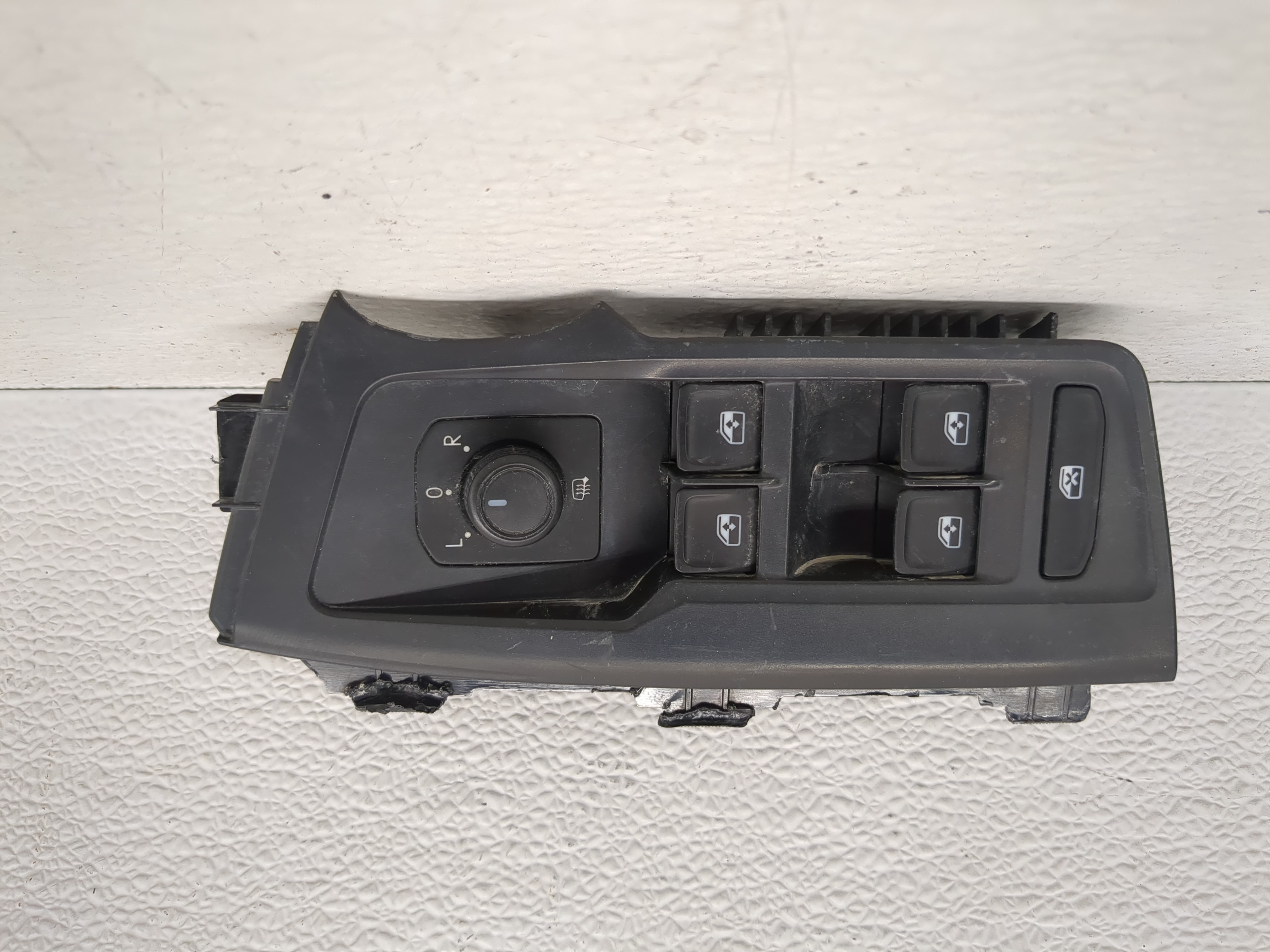 2021 Volkswagen Tiguan Driver Left Door Master Power Window Switch 1188418 - Oemusedautoparts1.com