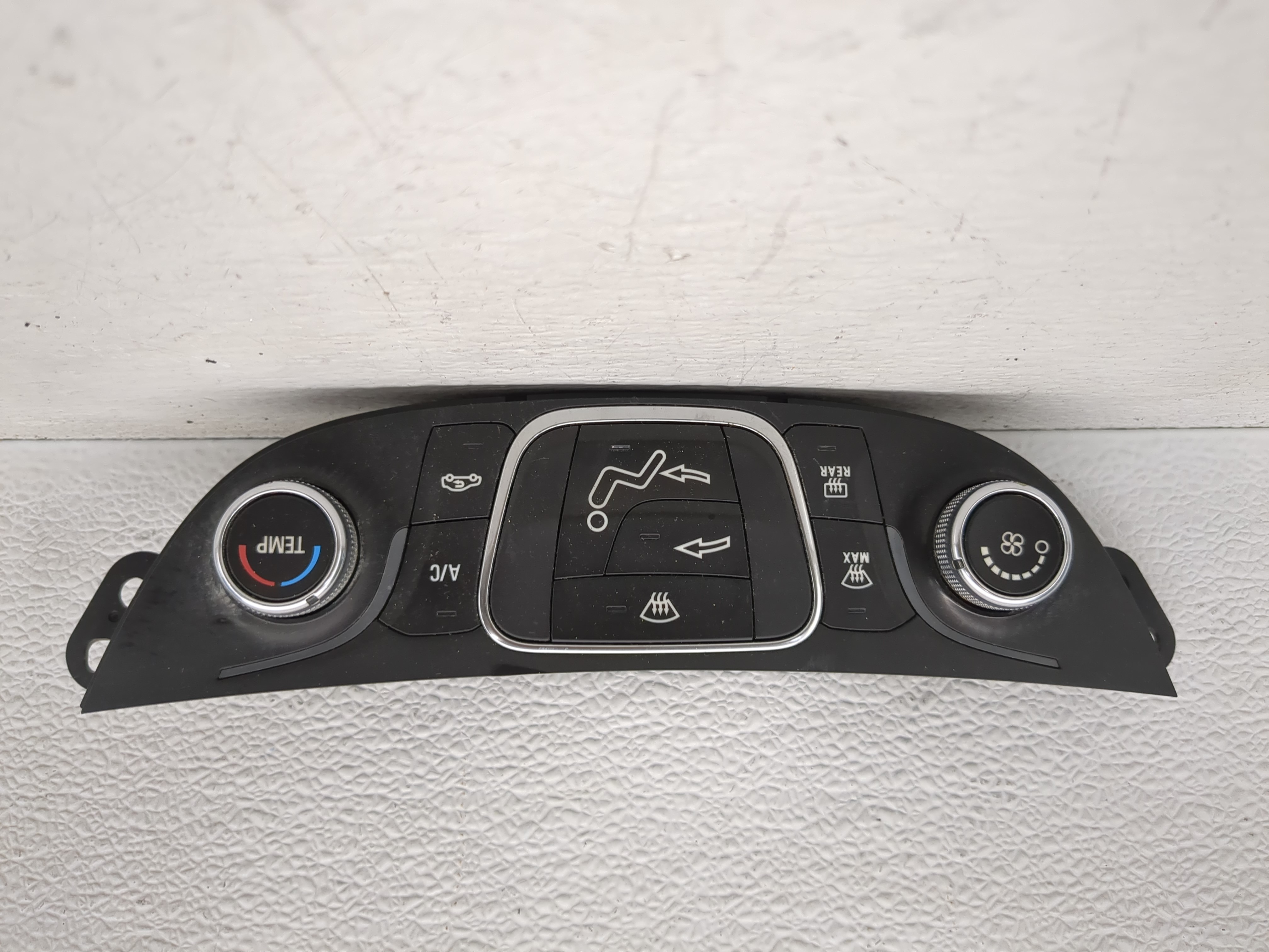 Picture of 2016-2017 Chevrolet Malibu Ac Heater Climate Control 1188557