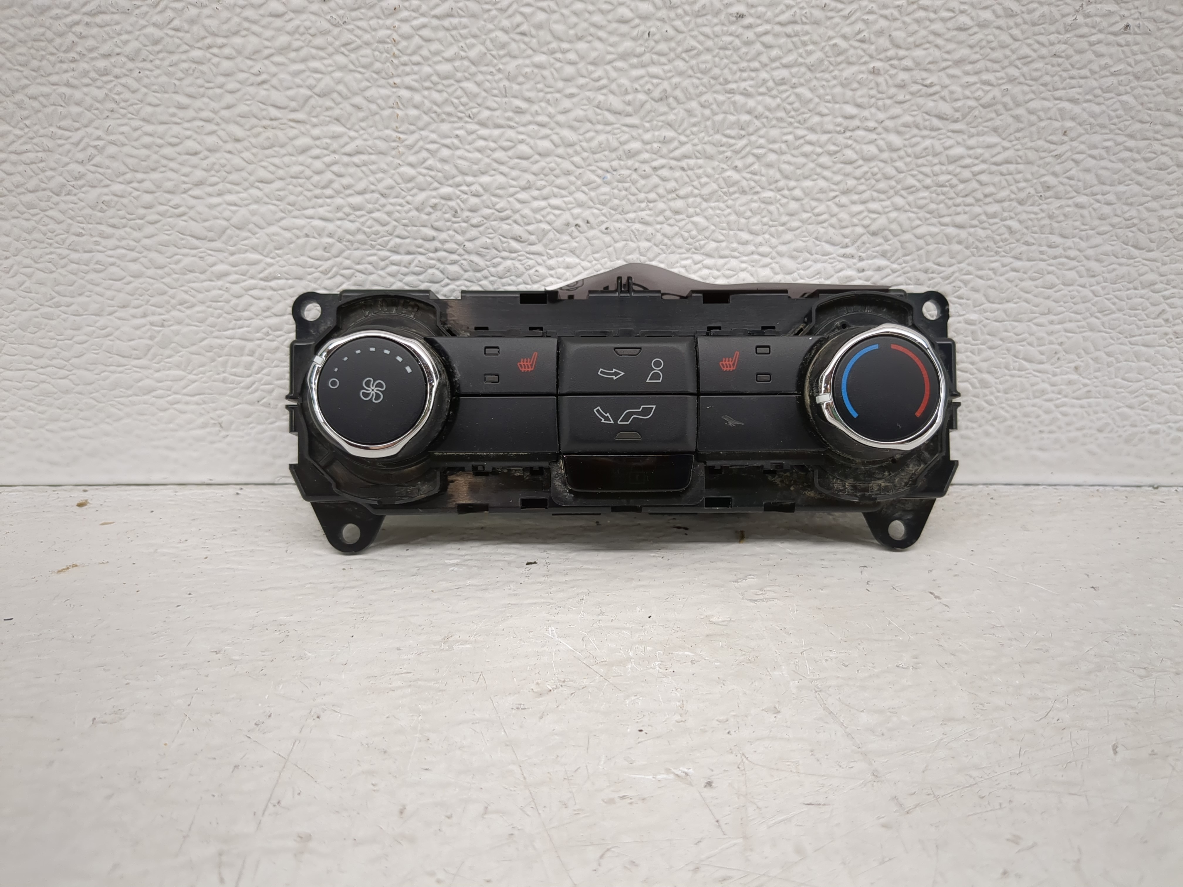 2016 Ford Explorer Ac Heater Climate Control Gb5t-19980-cd 1188569 - Oemusedautoparts1.com