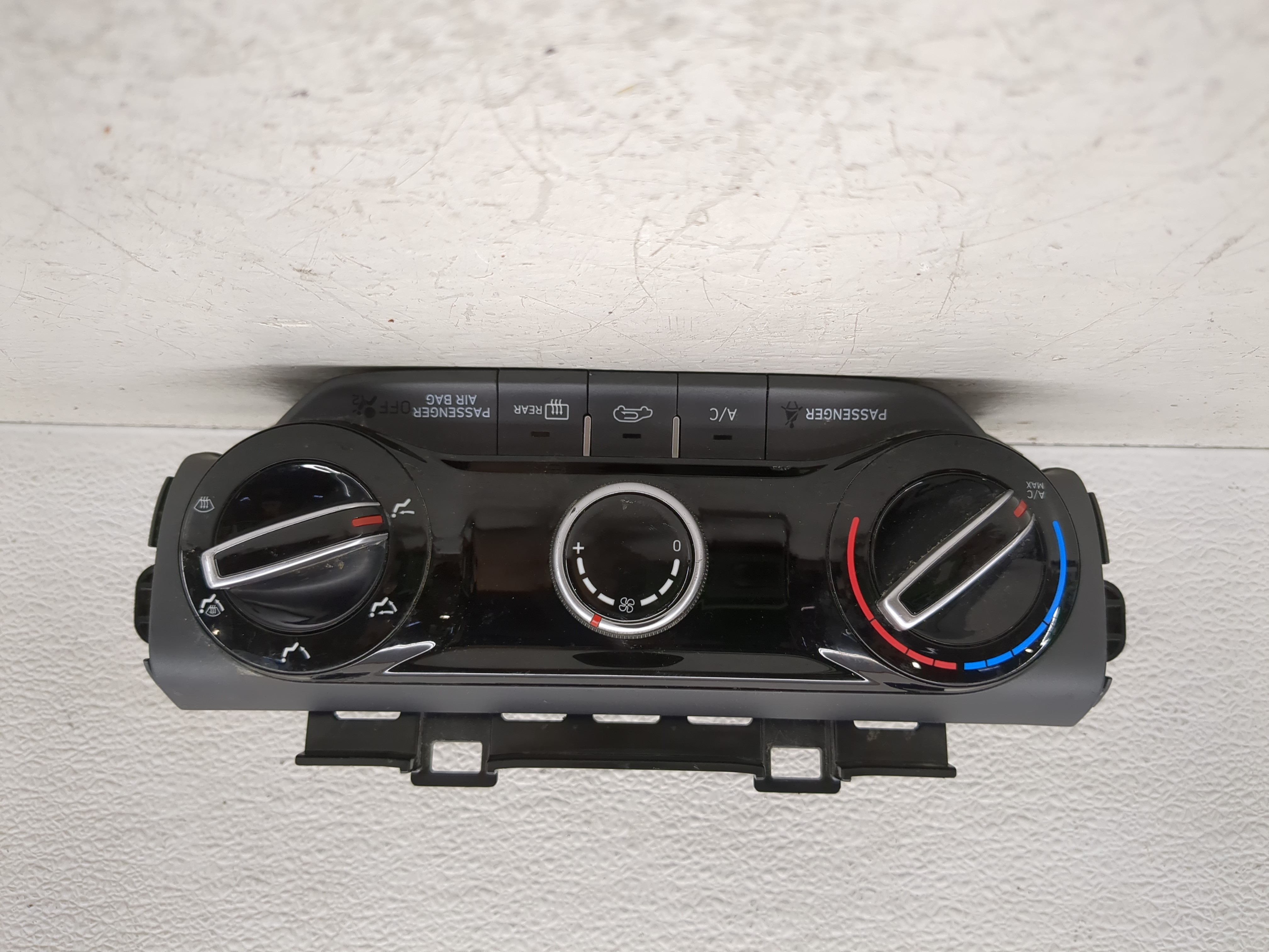 Picture of 2022-2022 Hyundai Kona Ac Heater Climate Control 97250-j9af0 1188578