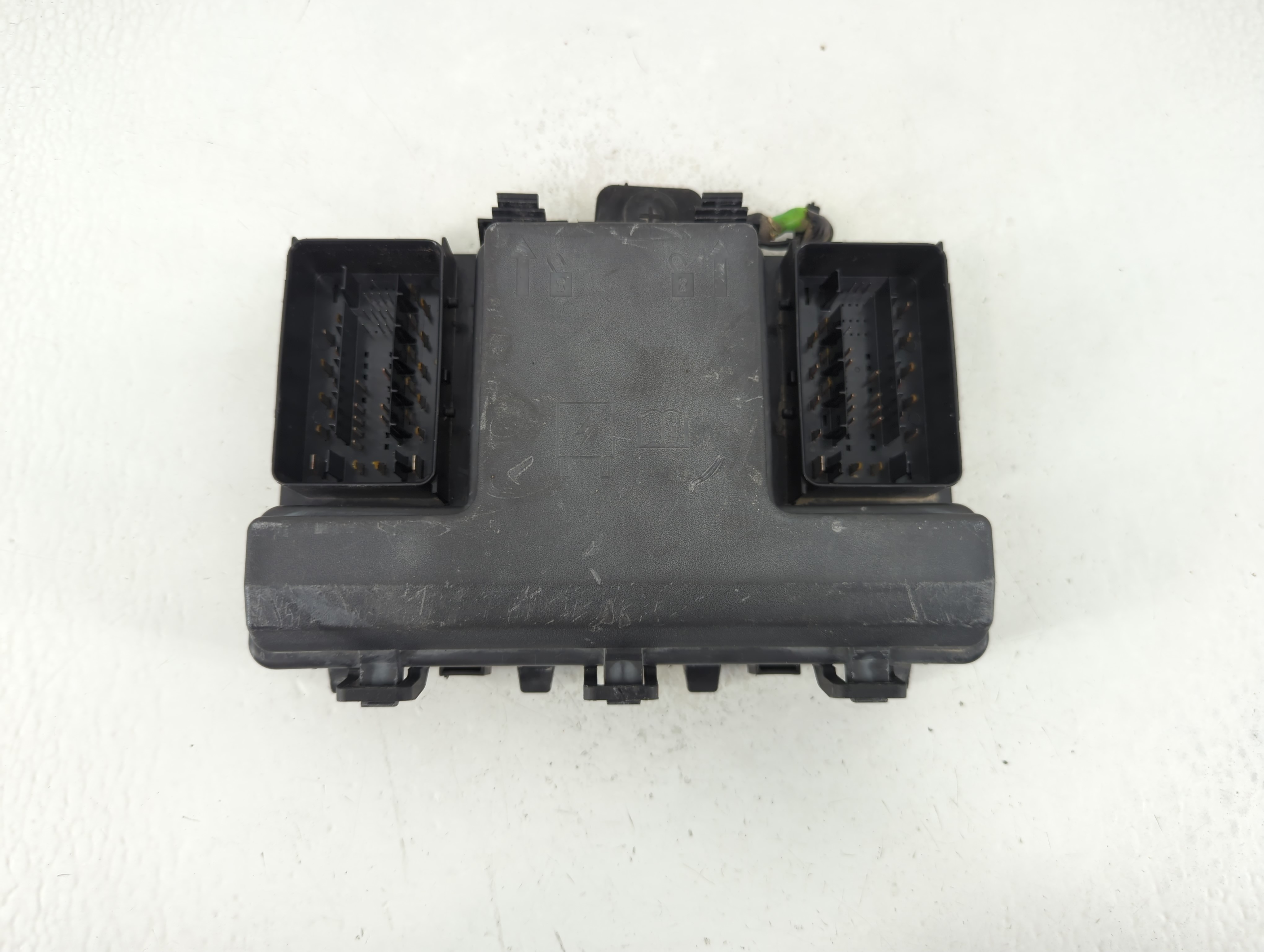 2017-2020 Ford Fusion Fusebox Fuse Box Relay Module G2gt14a075aa 1188591 - Oemusedautoparts1.com