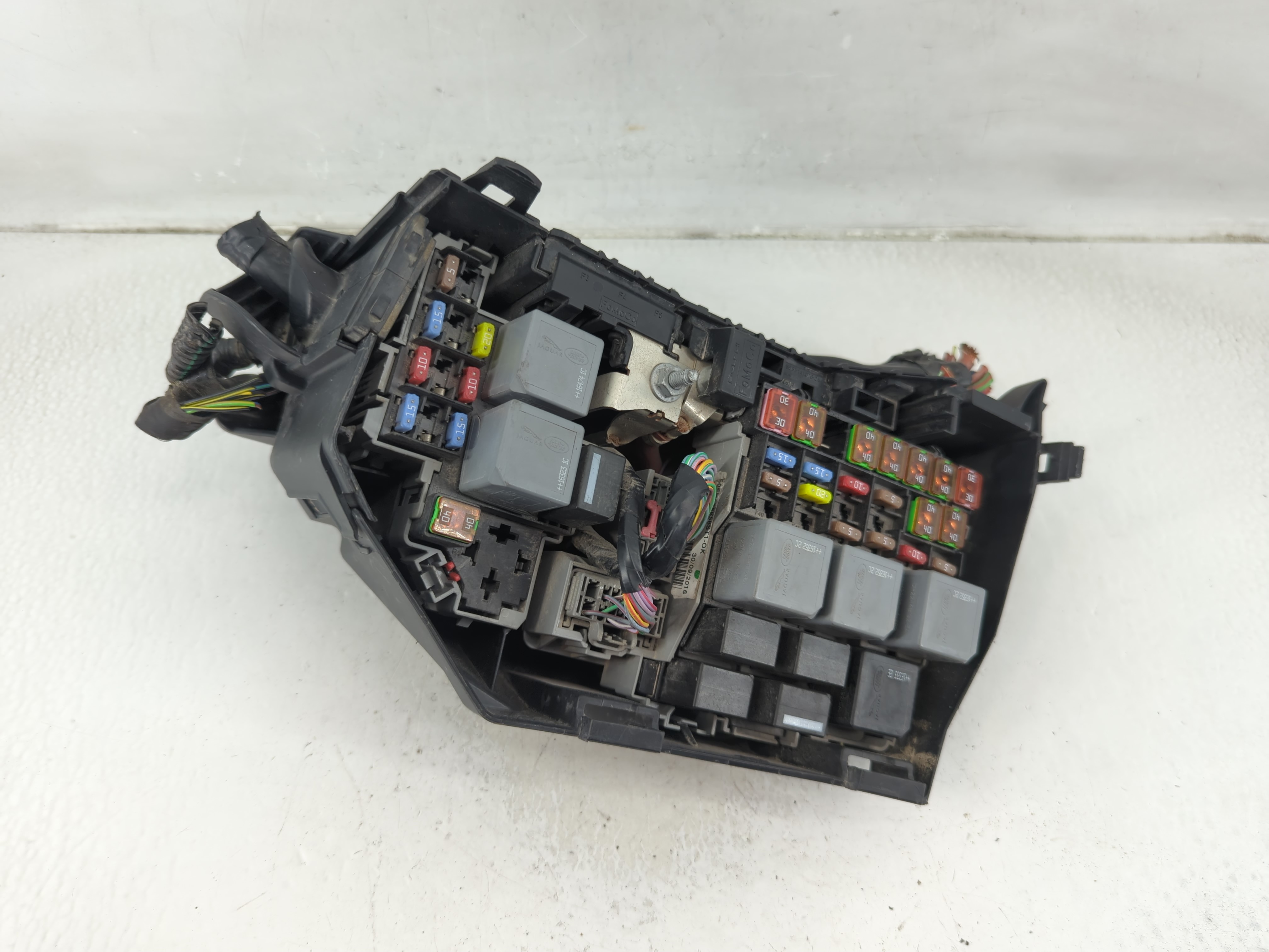 2015-2017 Land Rover Discovery Sport Fusebox Fuse Box Relay Module 28851 1188592 - Oemusedautoparts1.com