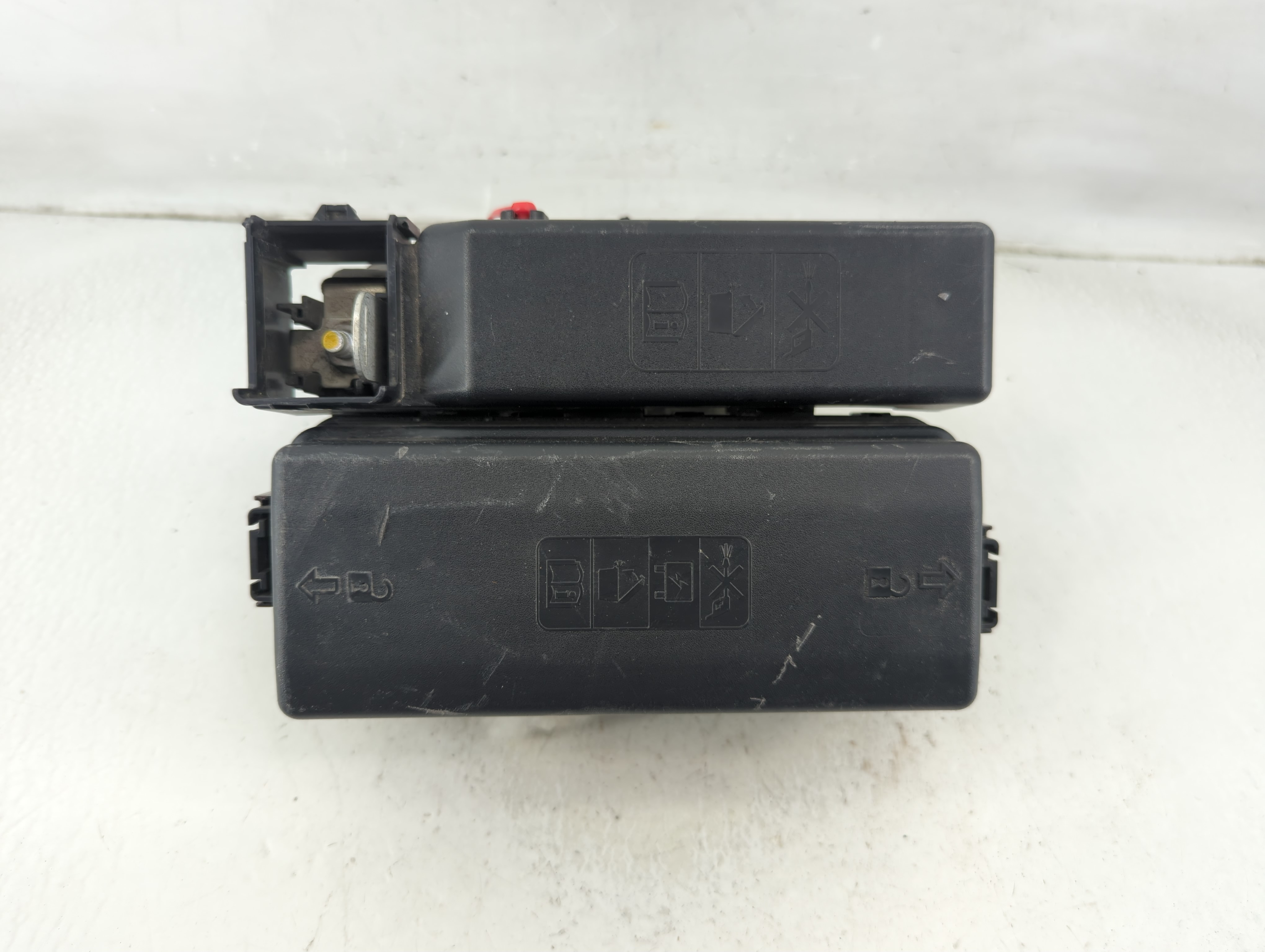 2018-2019 Chevrolet Equinox Fusebox Fuse Box Relay Module 812461952 1188717 - Oemusedautoparts1.com