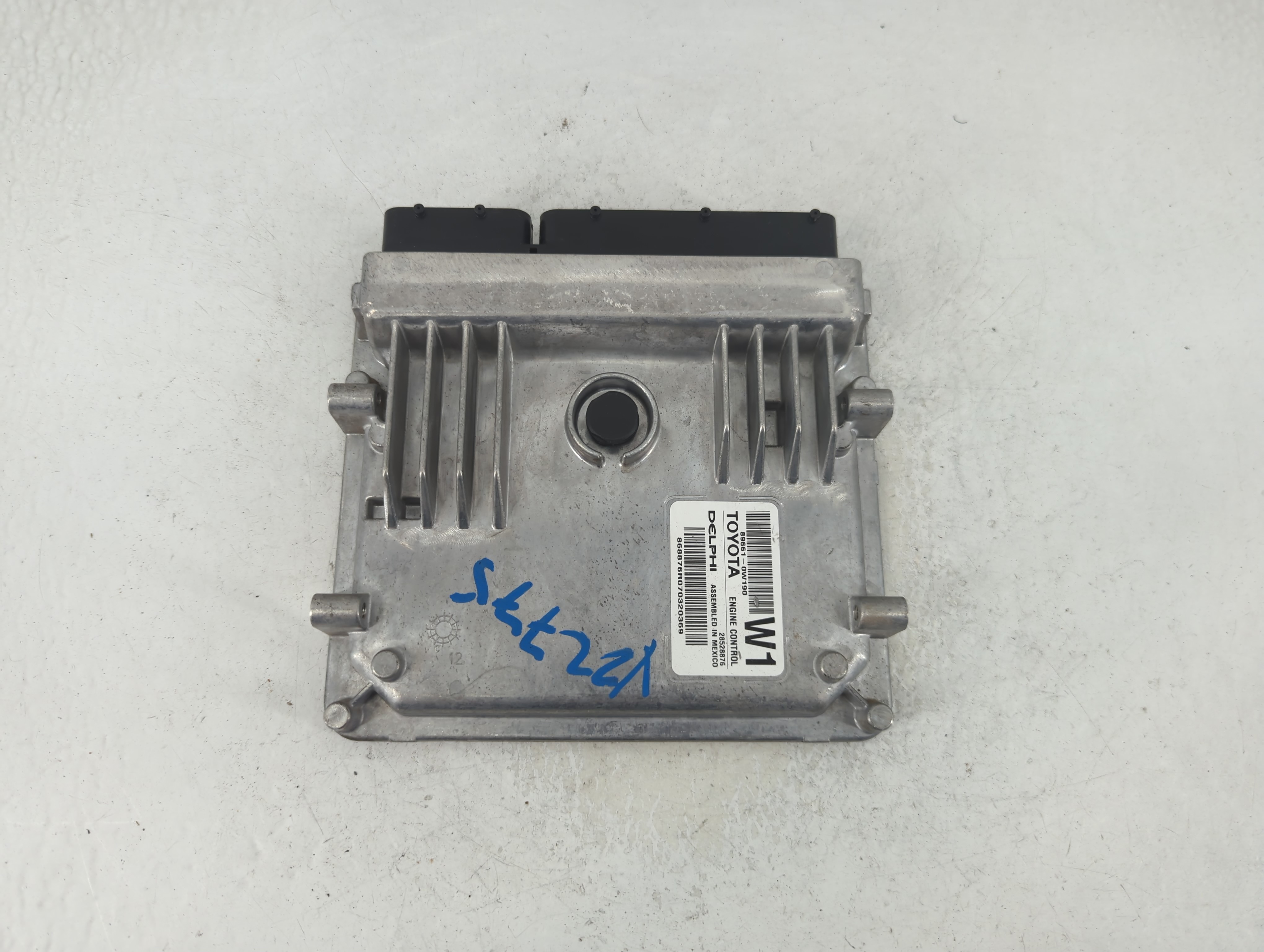 Picture of Toyota Corolla Engine Control Computer Ecu Pcm Ecm Pcu Oem 89661-0w190 1188771