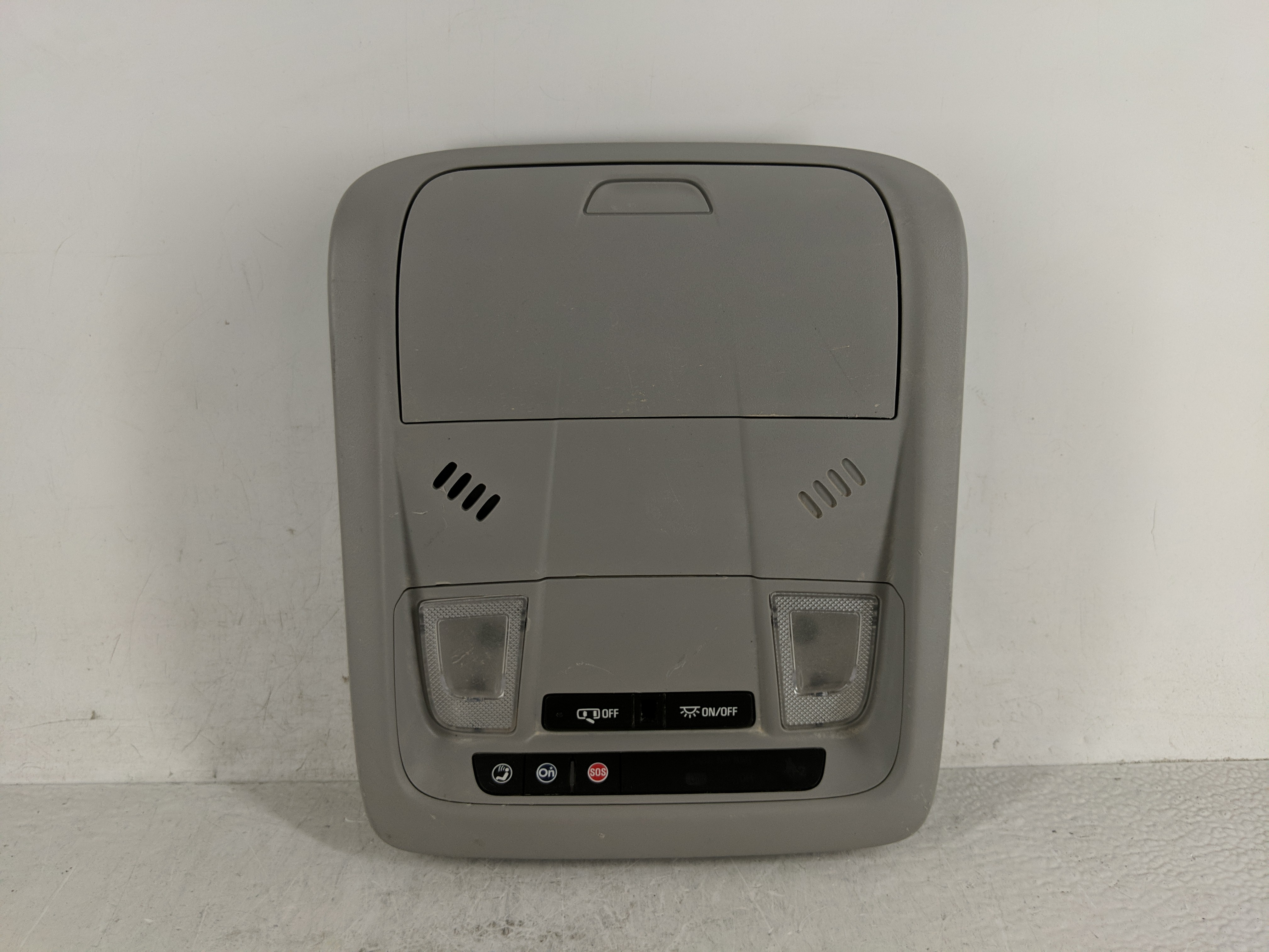 2019 Gmc Acadia Overhead Roof Console 1188810 - Oemusedautoparts1.com