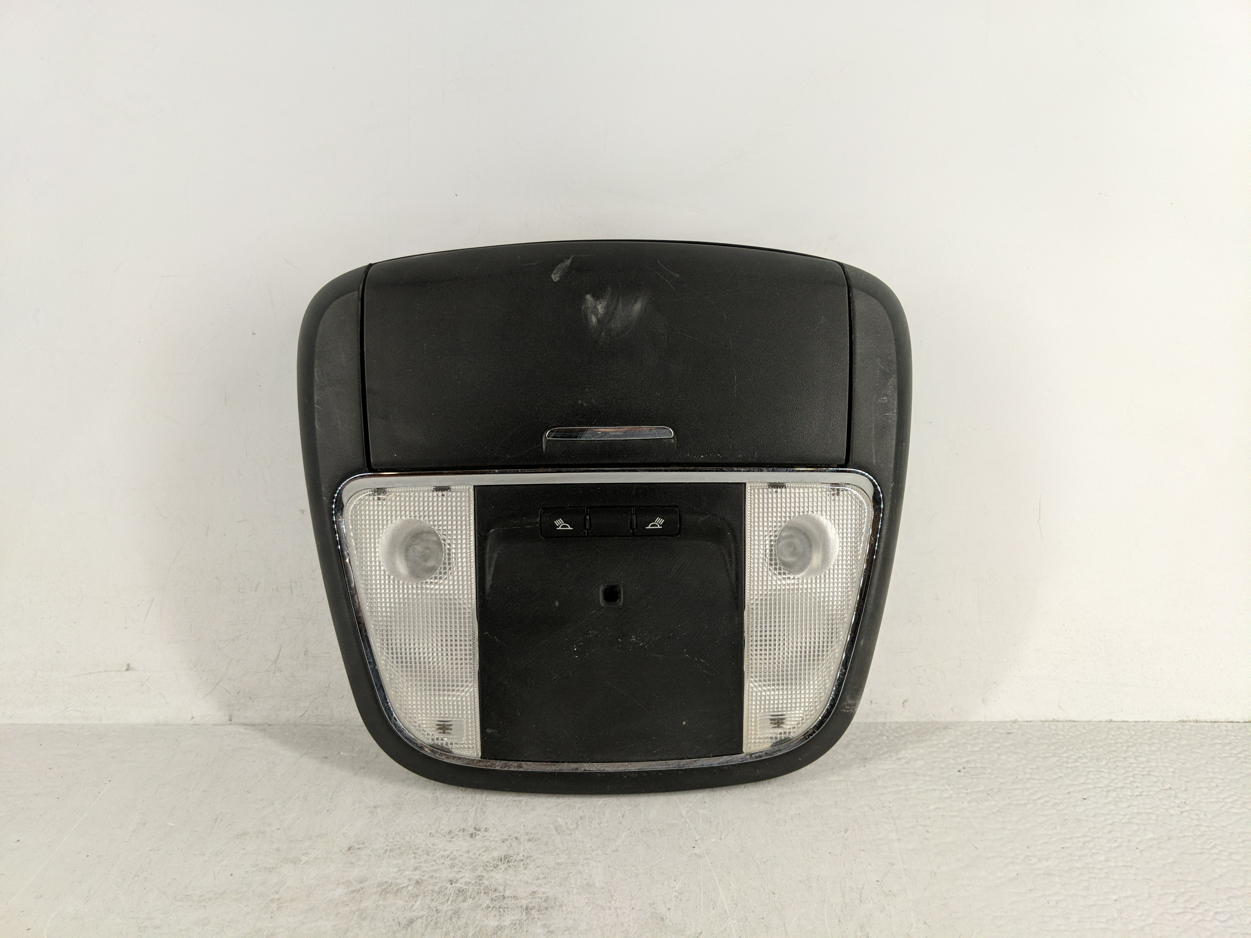 2014 Chrysler 300 Overhead Roof Console 1188814 - Oemusedautoparts1.com