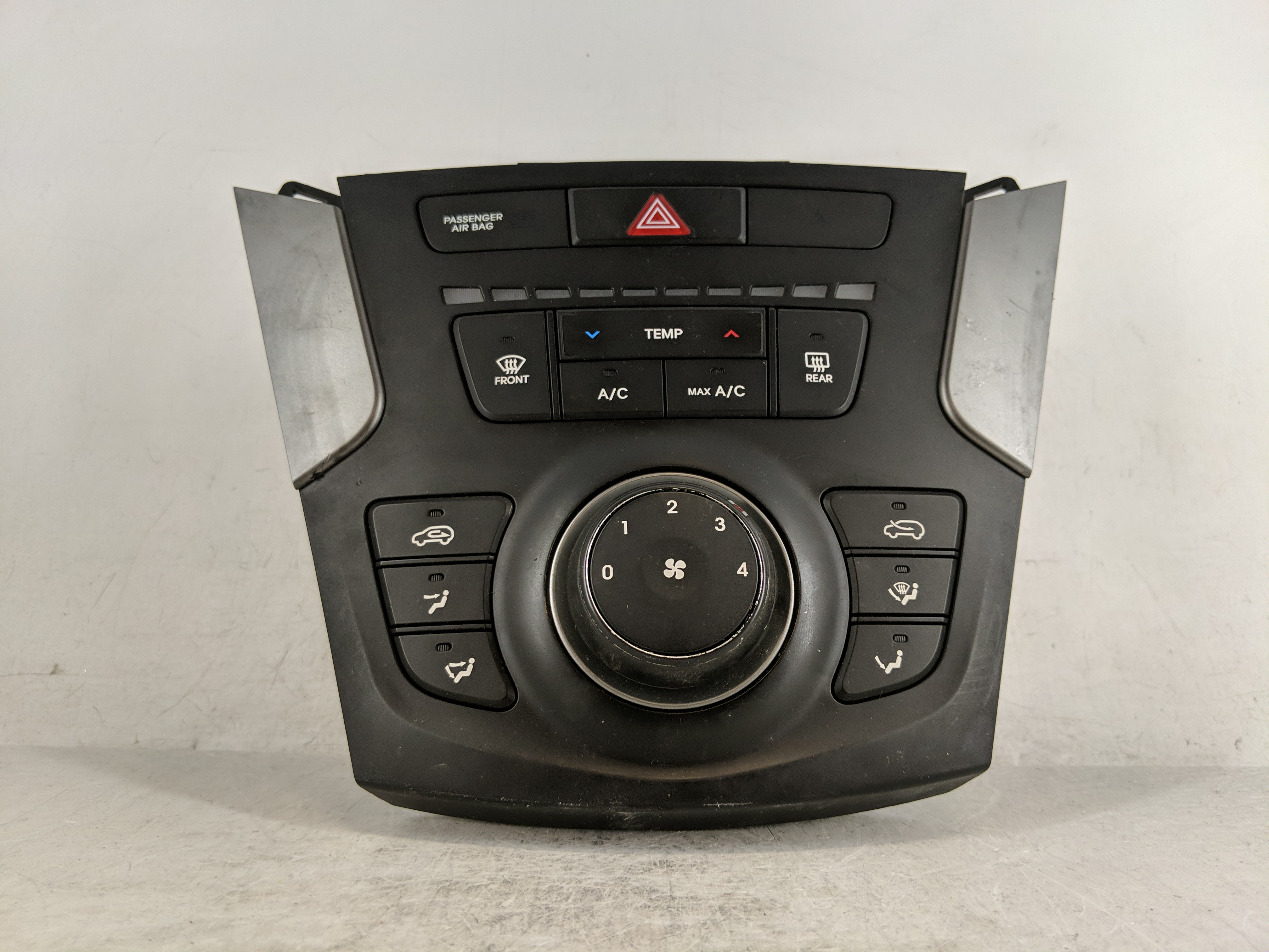 Picture of 2017-2018 Hyundai Santa Fe Ac Heater Climate Control 97250-4zaa0 1188861