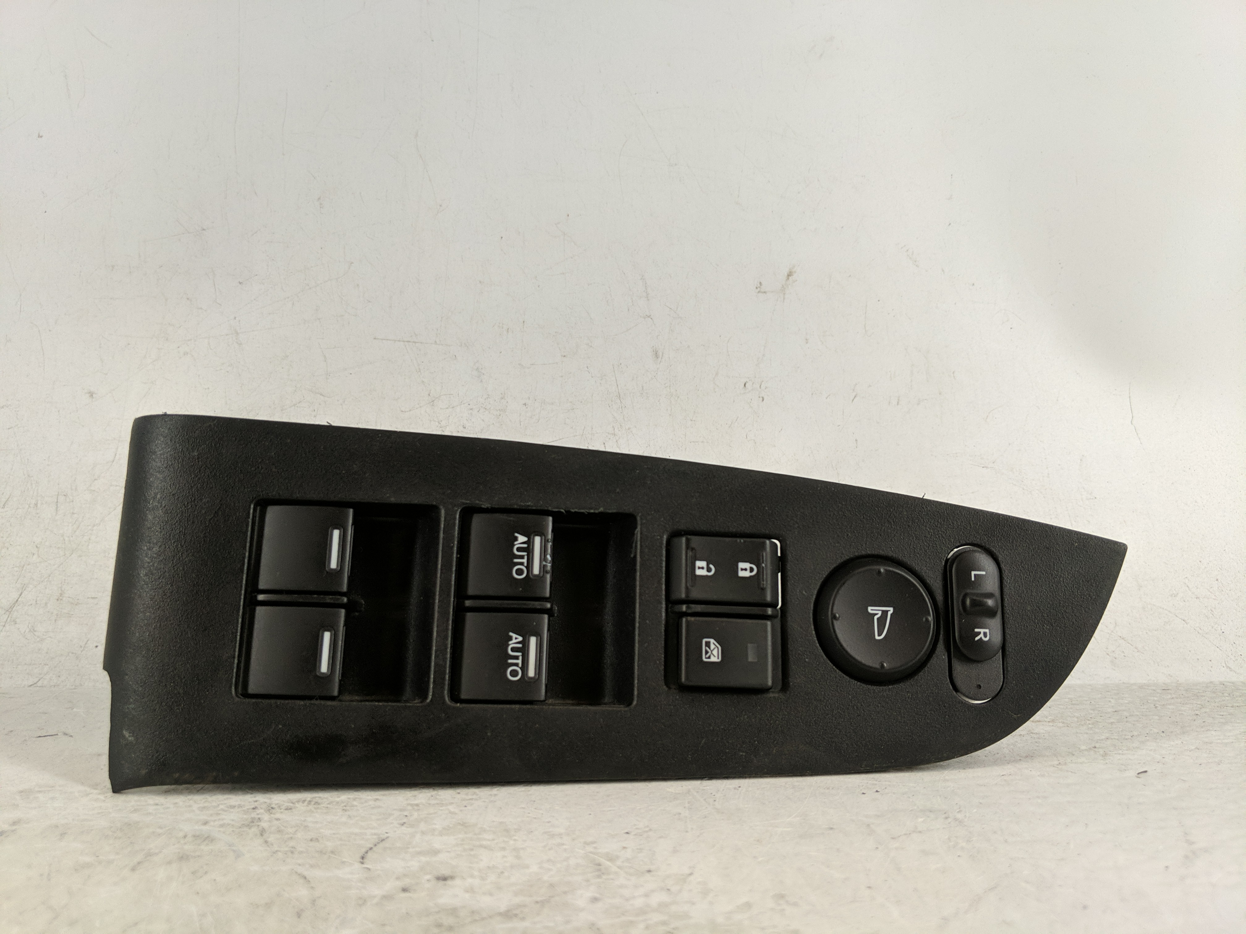 Picture of 2014-2017 Honda Odyssey Driver Left Door Master Power Window Switch 1189000