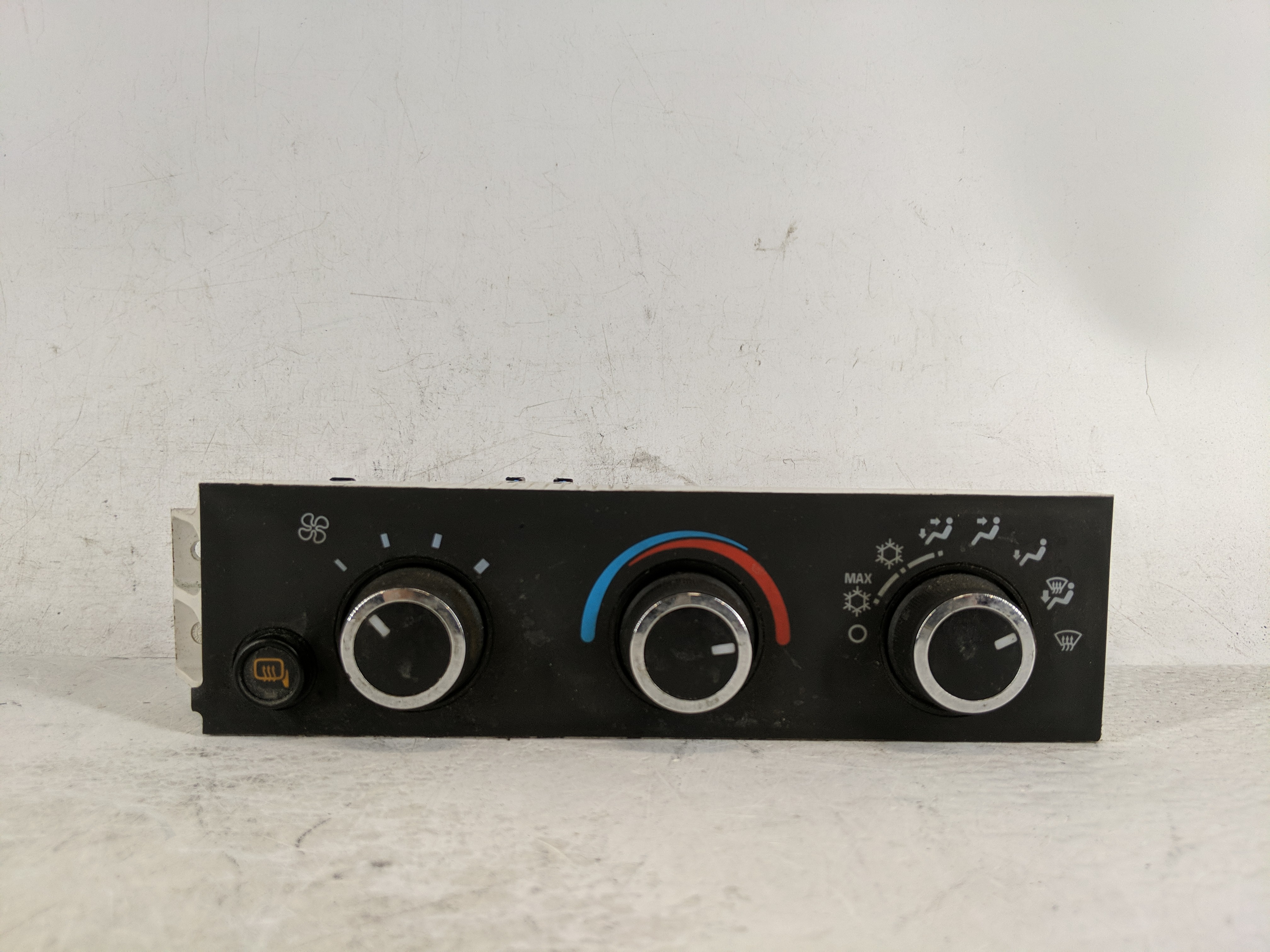 2008-2021 Chevrolet Express 2500 Ac Heater Climate Control 84555664 1189032 - Oemusedautoparts1.com