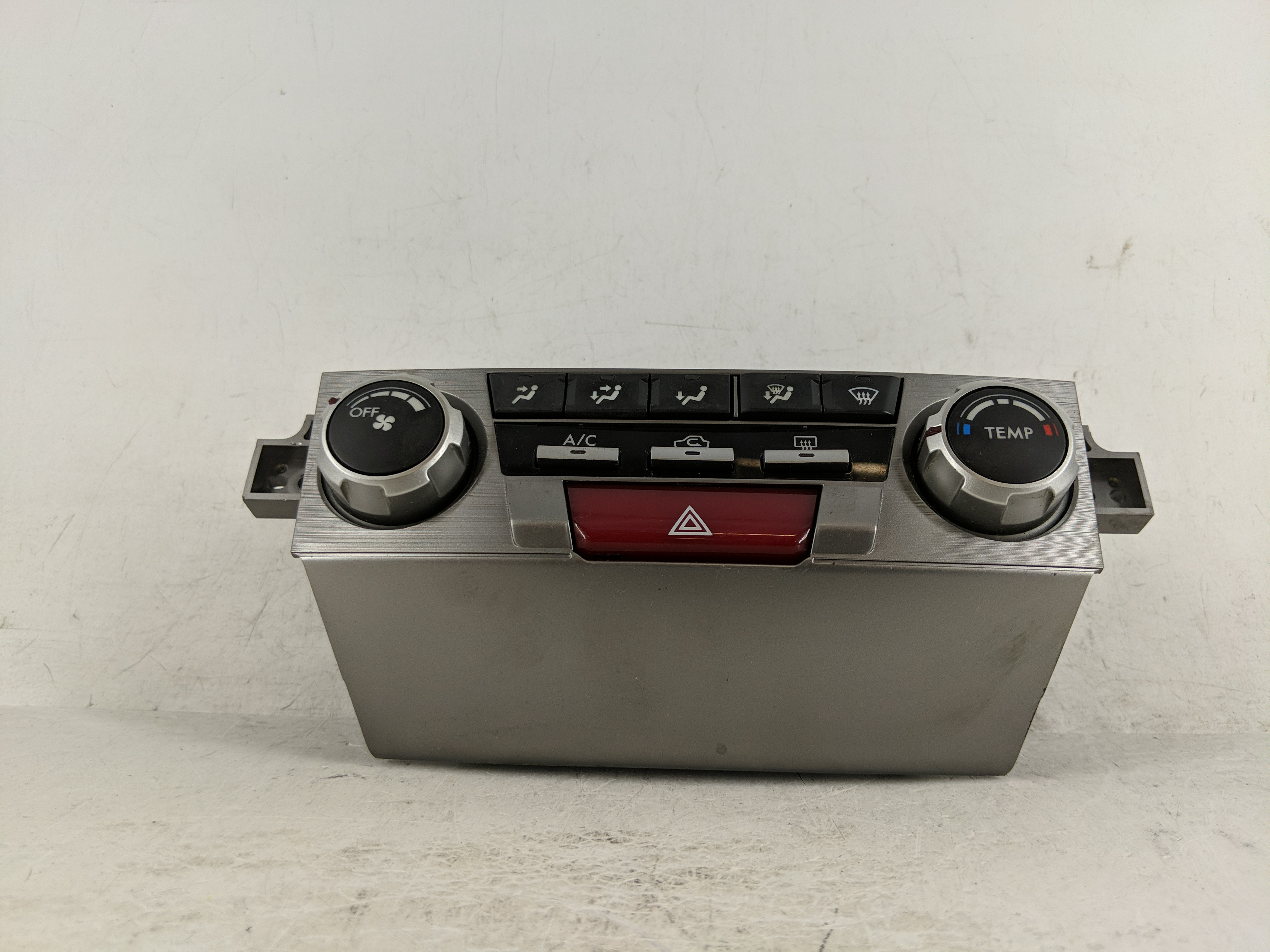2010-2014 Subaru Legacy Ac Heater Climate Control 72311aj08a 1189044 - Oemusedautoparts1.com