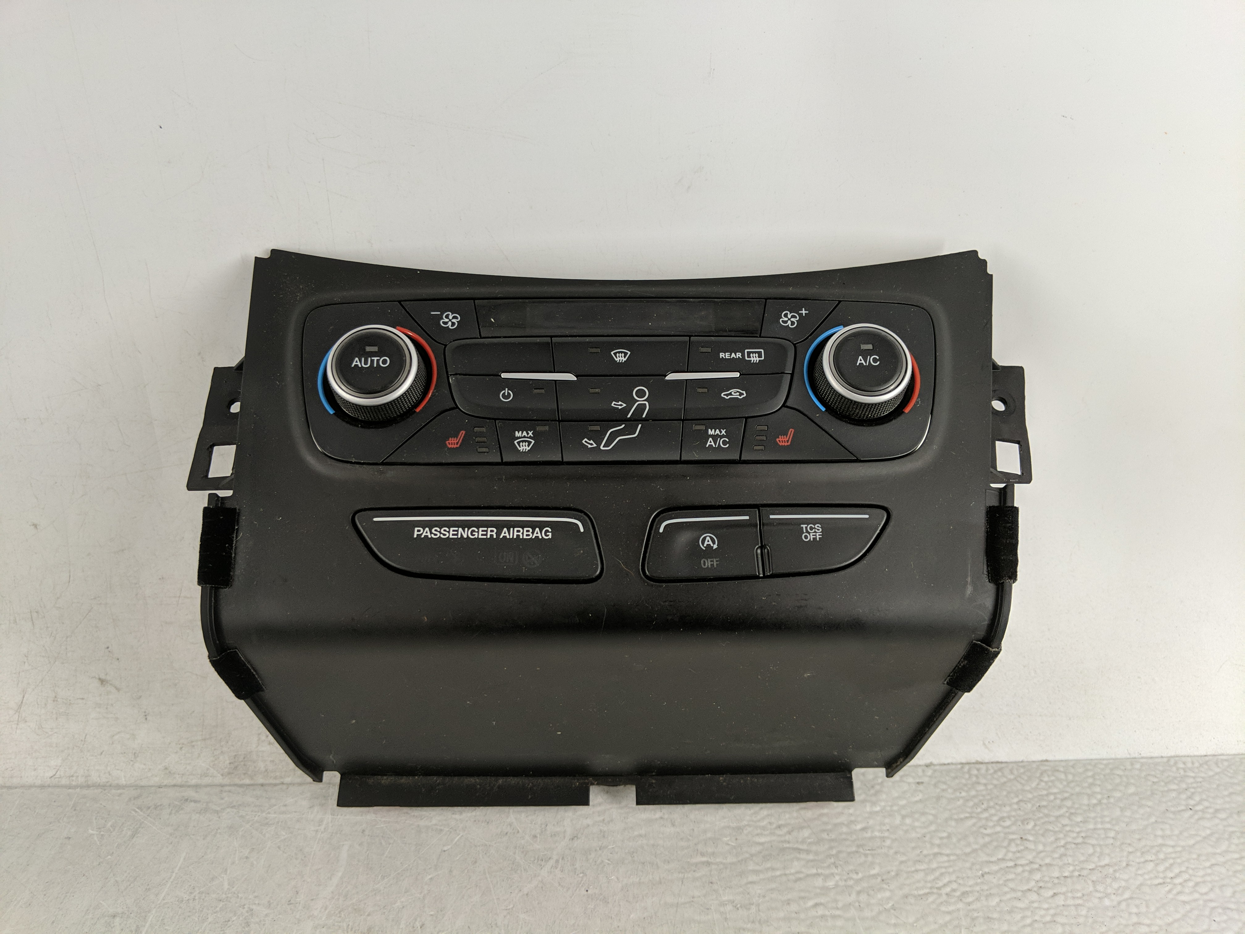2018-2019 Ford Escape Ac Heater Climate Control Gj5t-18c612-cj 1189071 - Oemusedautoparts1.com