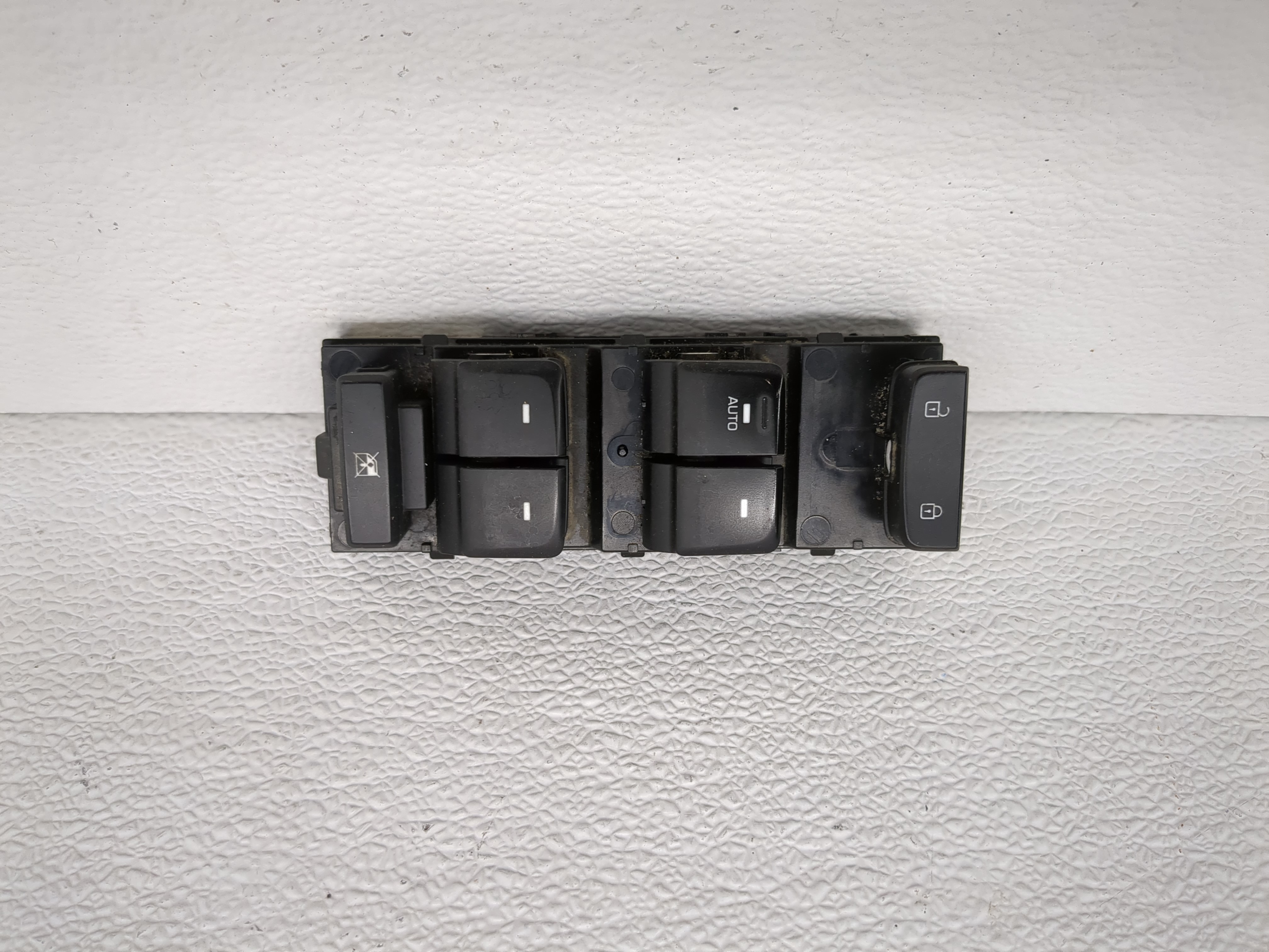 Picture of 2015-2019 Hyundai Sonata Driver Left Door Master Power Window Switch 1189095