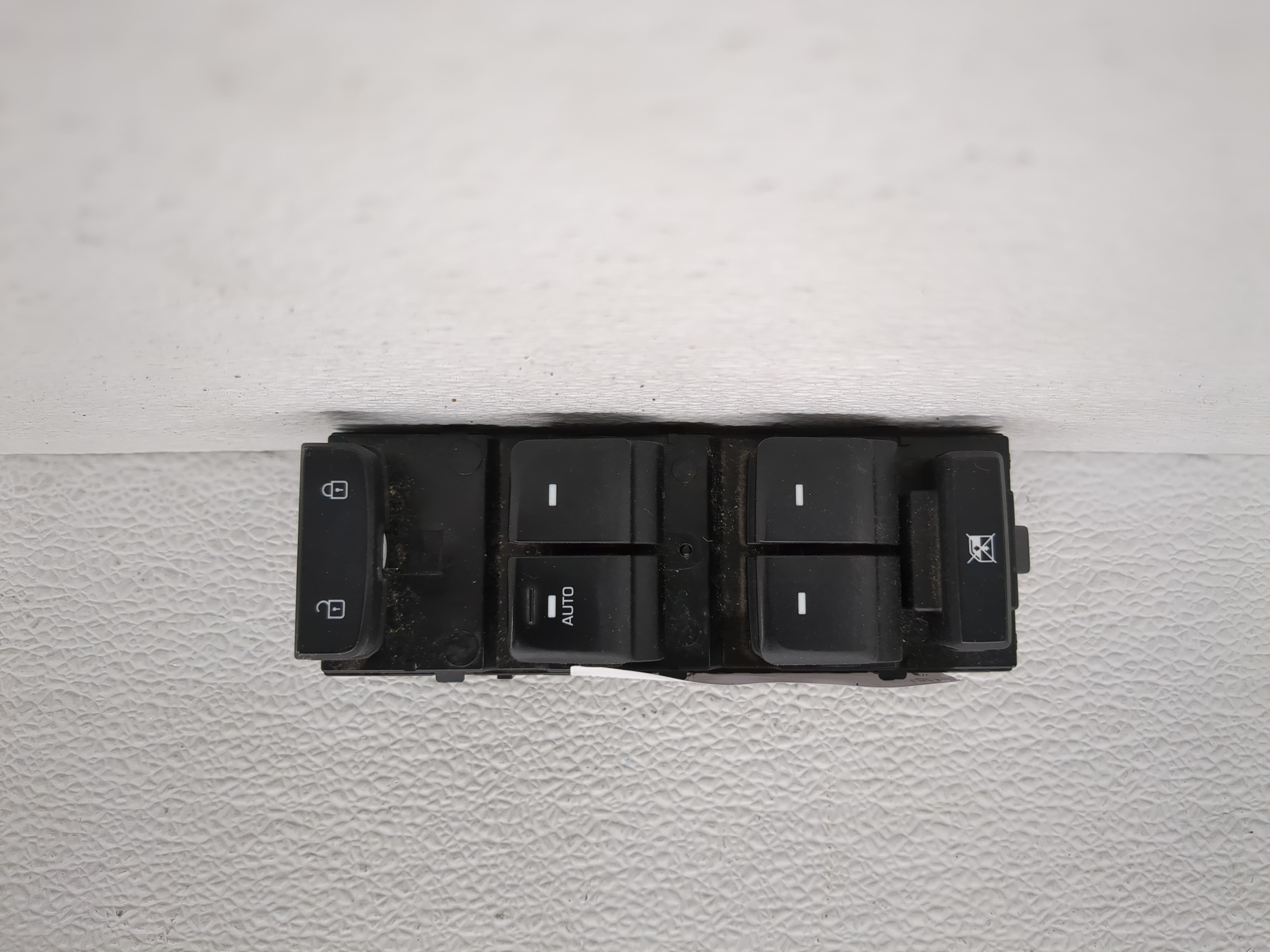 Picture of 2015-2019 Hyundai Sonata Driver Left Door Master Power Window Switch 1189096