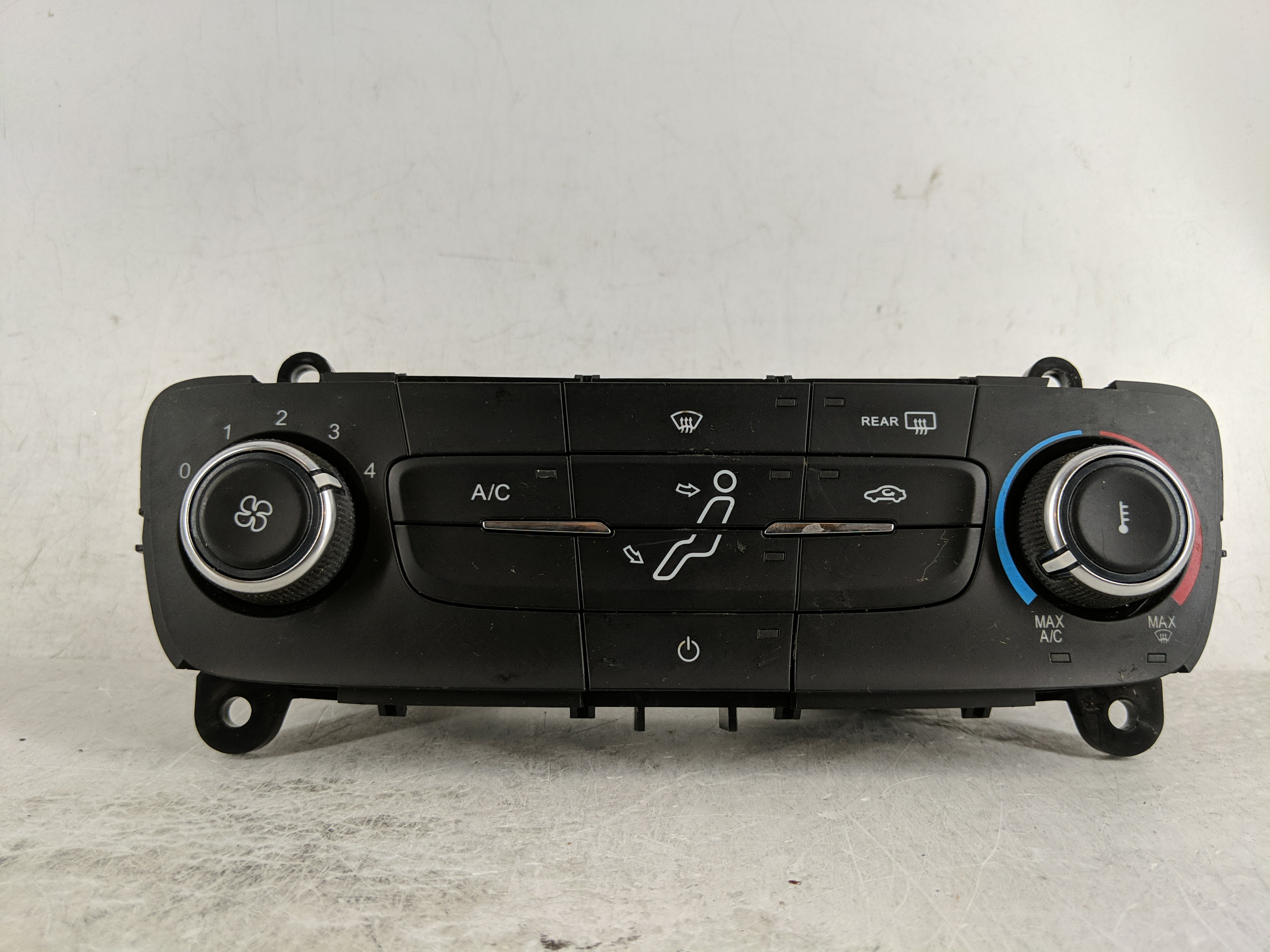 2015-2018 Ford Focus Ac Heater Climate Control F1et-19980-jj 1189100 - Oemusedautoparts1.com