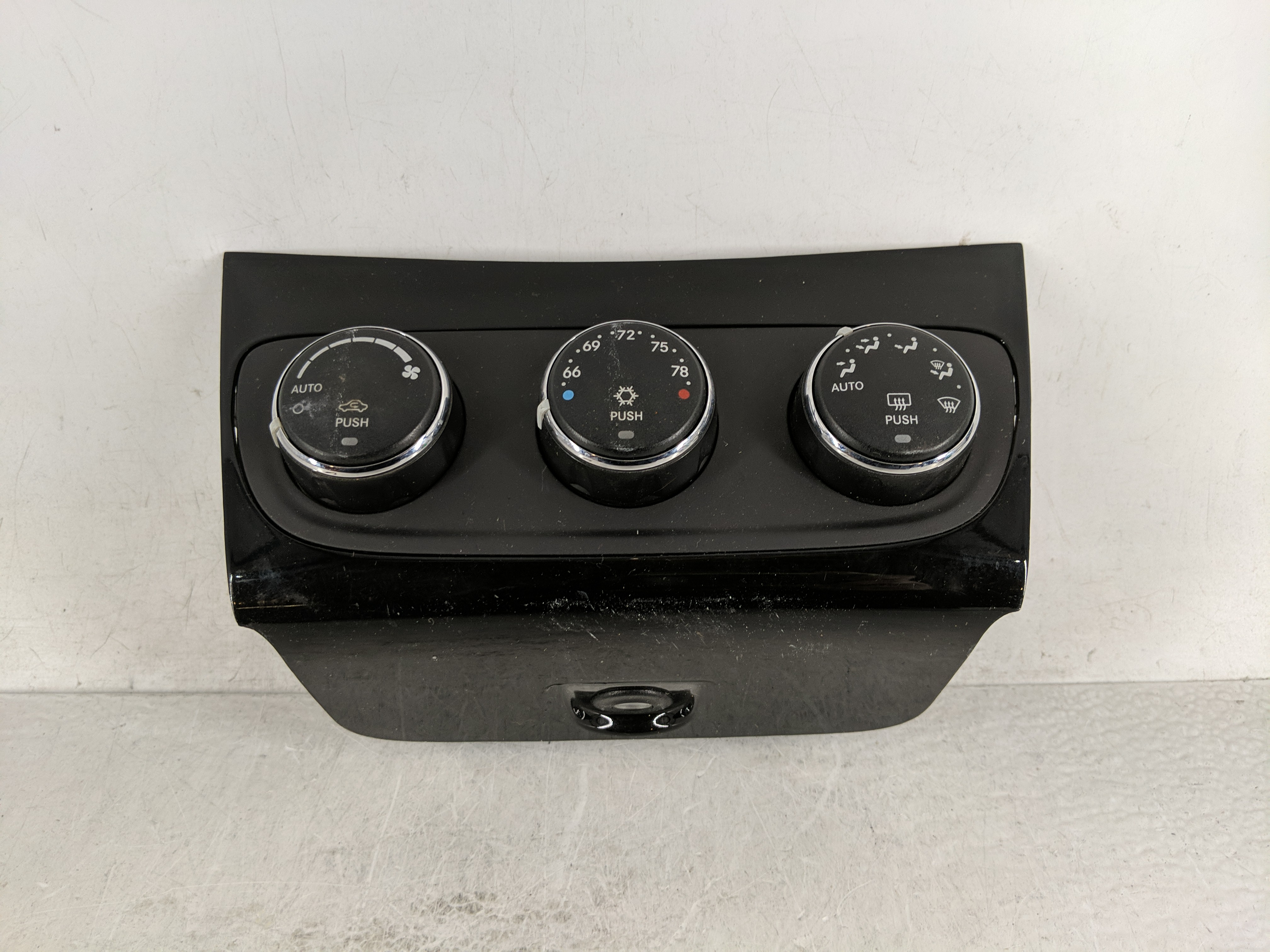 2011-2014 Chrysler 200 Ac Heater Climate Control P55111888ai 1189101 - Oemusedautoparts1.com