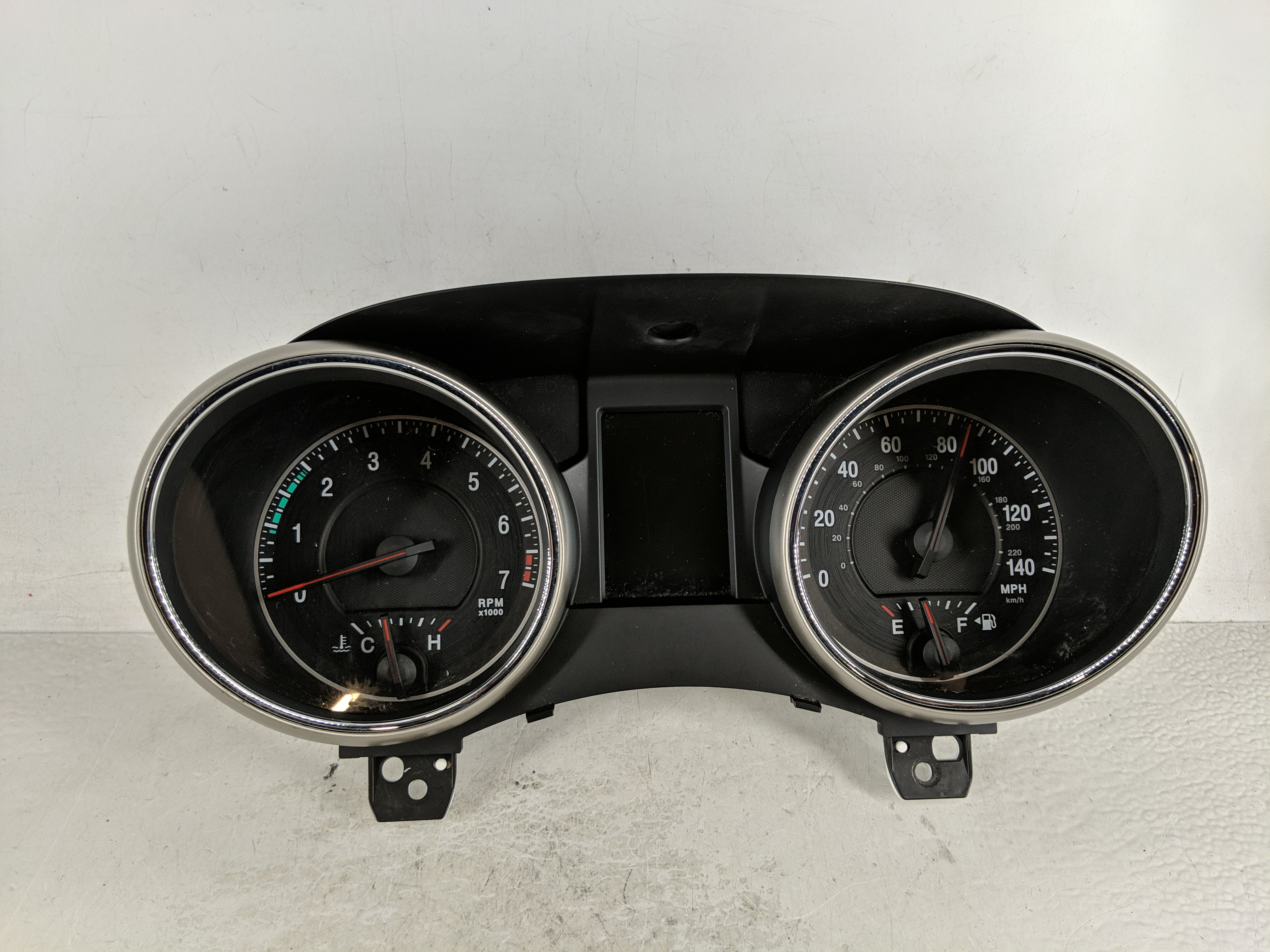 2011-2011 Jeep Grand Cherokee Speedometer Instrument Cluster Gauges 1189103 - Oemusedautoparts1.com