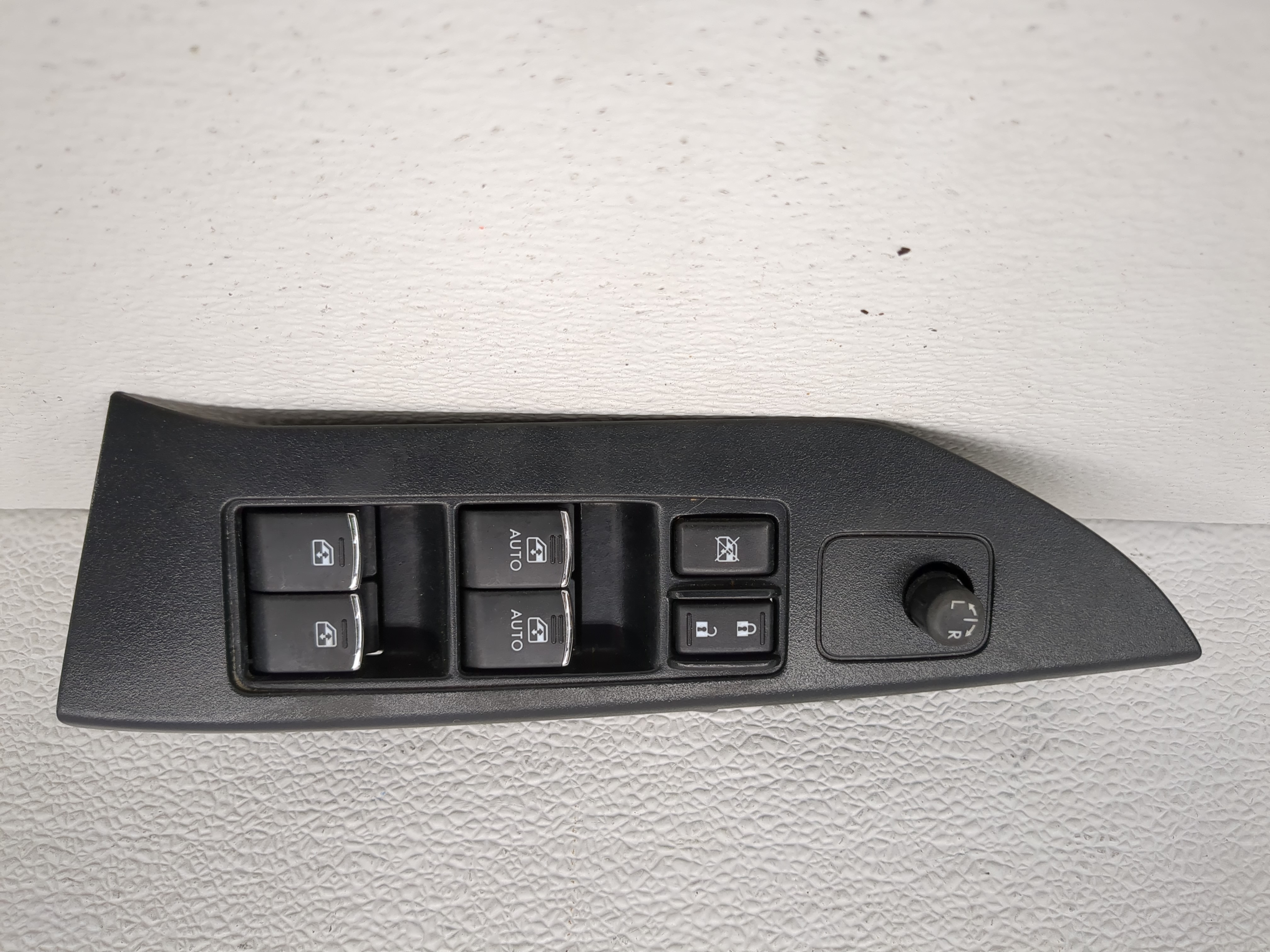 Picture of 2017 Subaru Forester Driver Left Door Master Power Window Switch 1189233