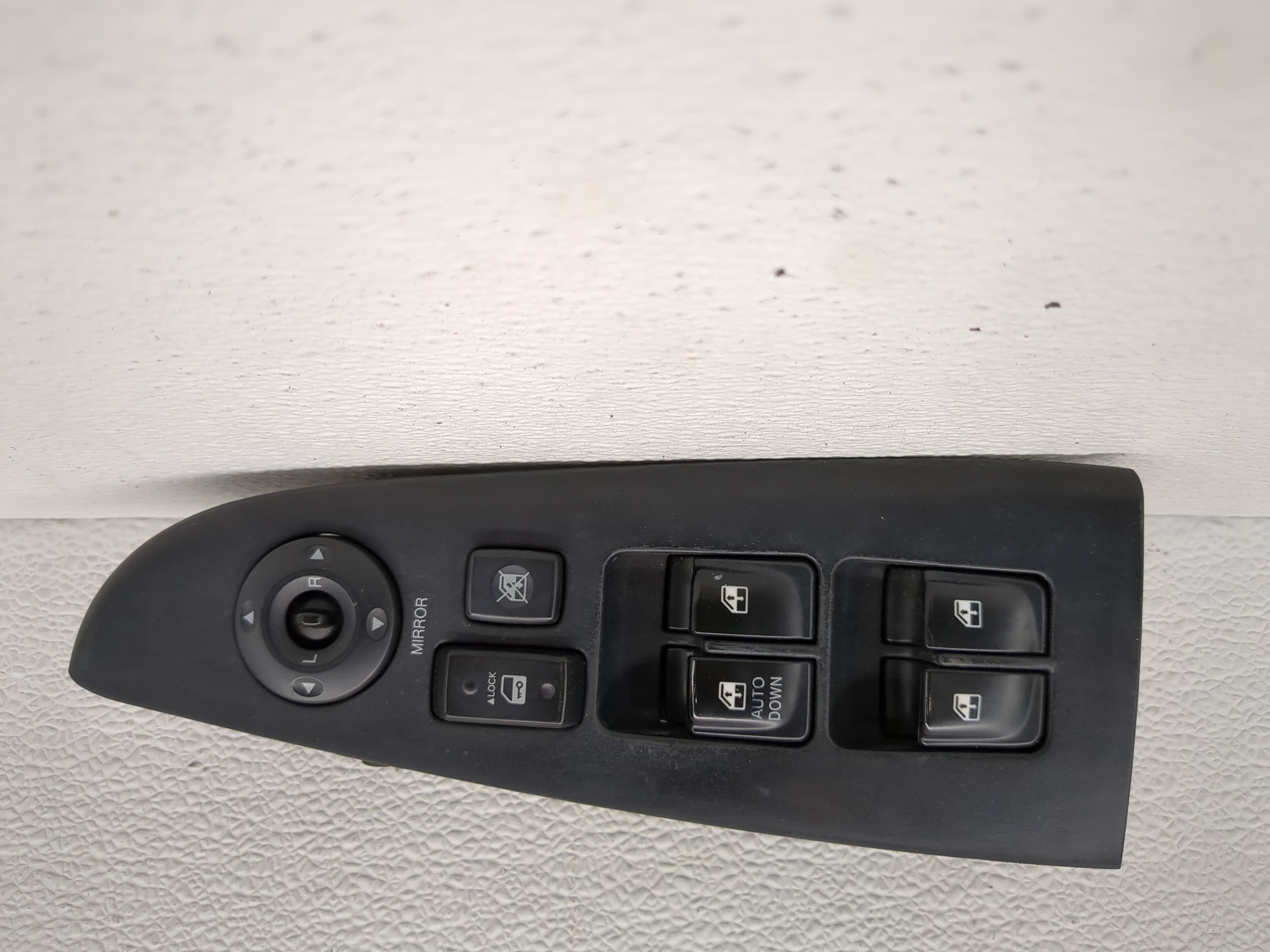 Picture of 2007-2010 Hyundai Elantra Driver Left Door Master Power Window Switch 1189248